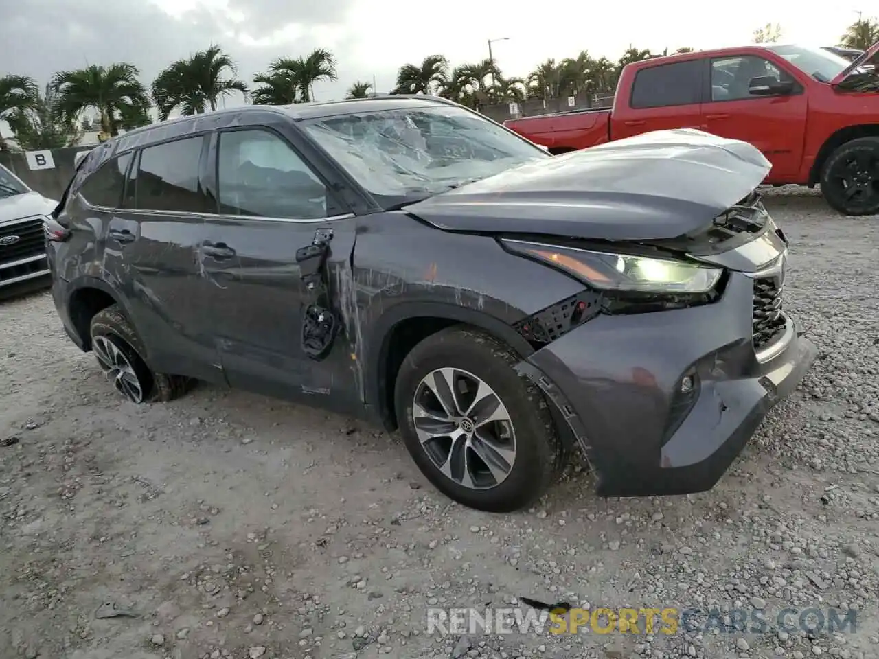 4 Photograph of a damaged car 5TDGARAH5NS512829 TOYOTA HIGHLANDER 2022