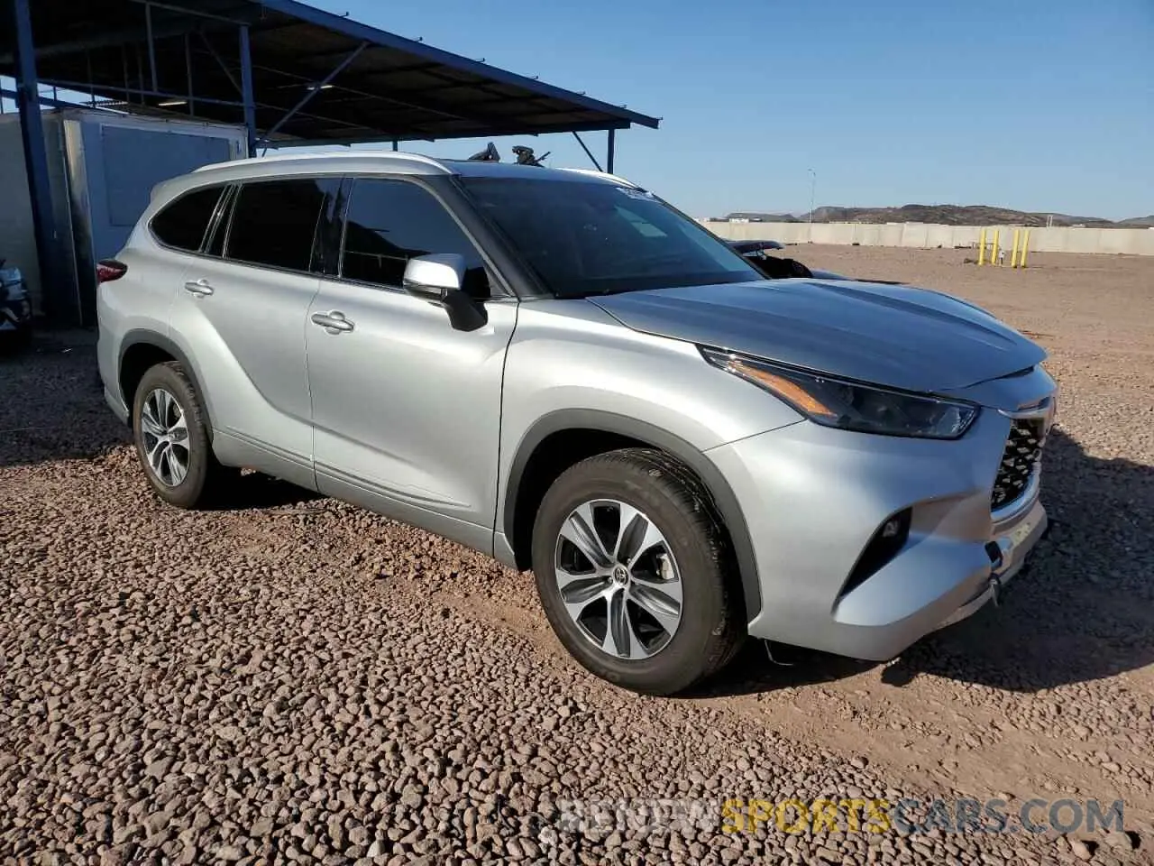 4 Photograph of a damaged car 5TDGARAH5NS516055 TOYOTA HIGHLANDER 2022
