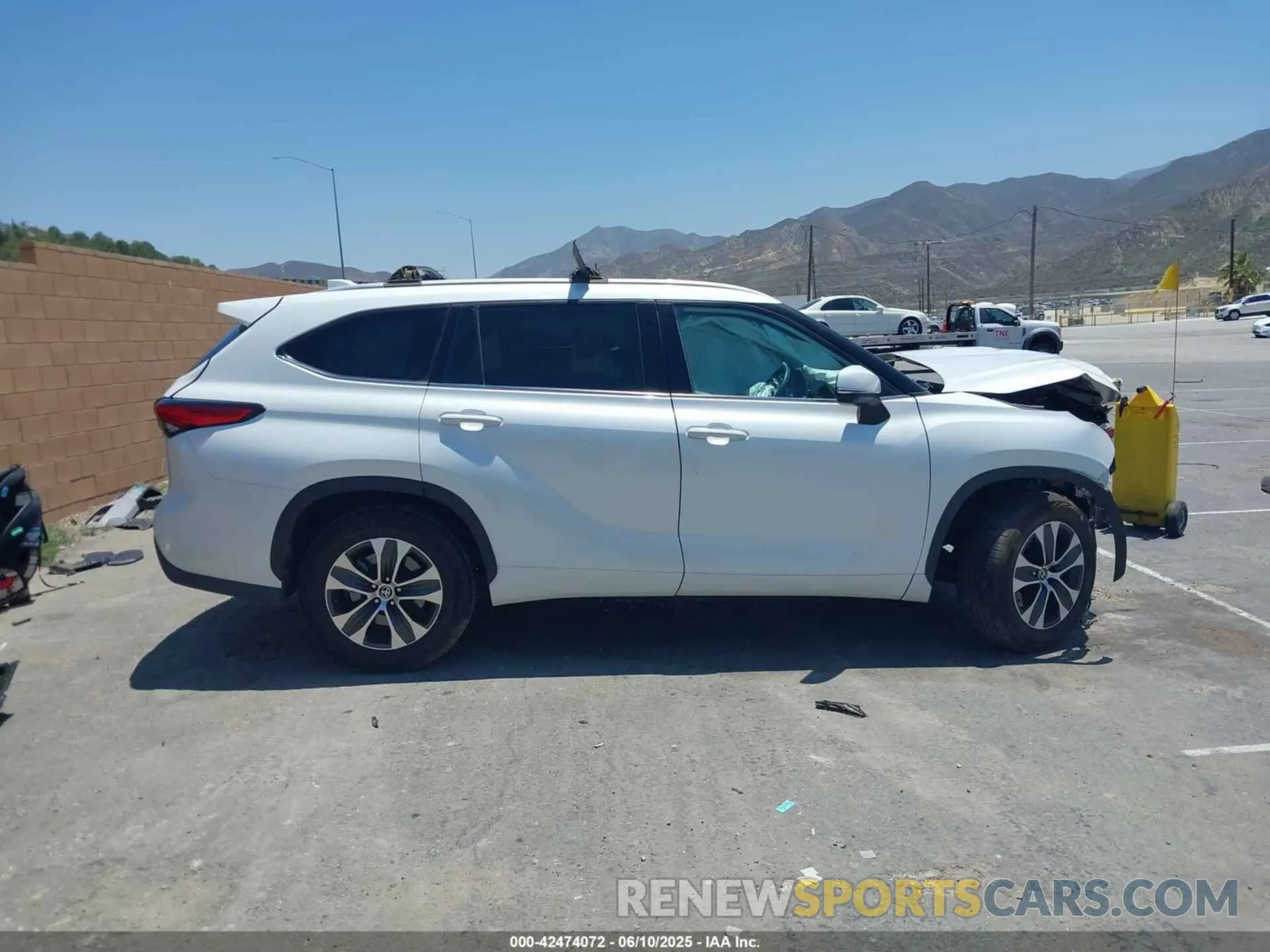 13 Photograph of a damaged car 5TDGARAH8NS514686 TOYOTA HIGHLANDER 2022