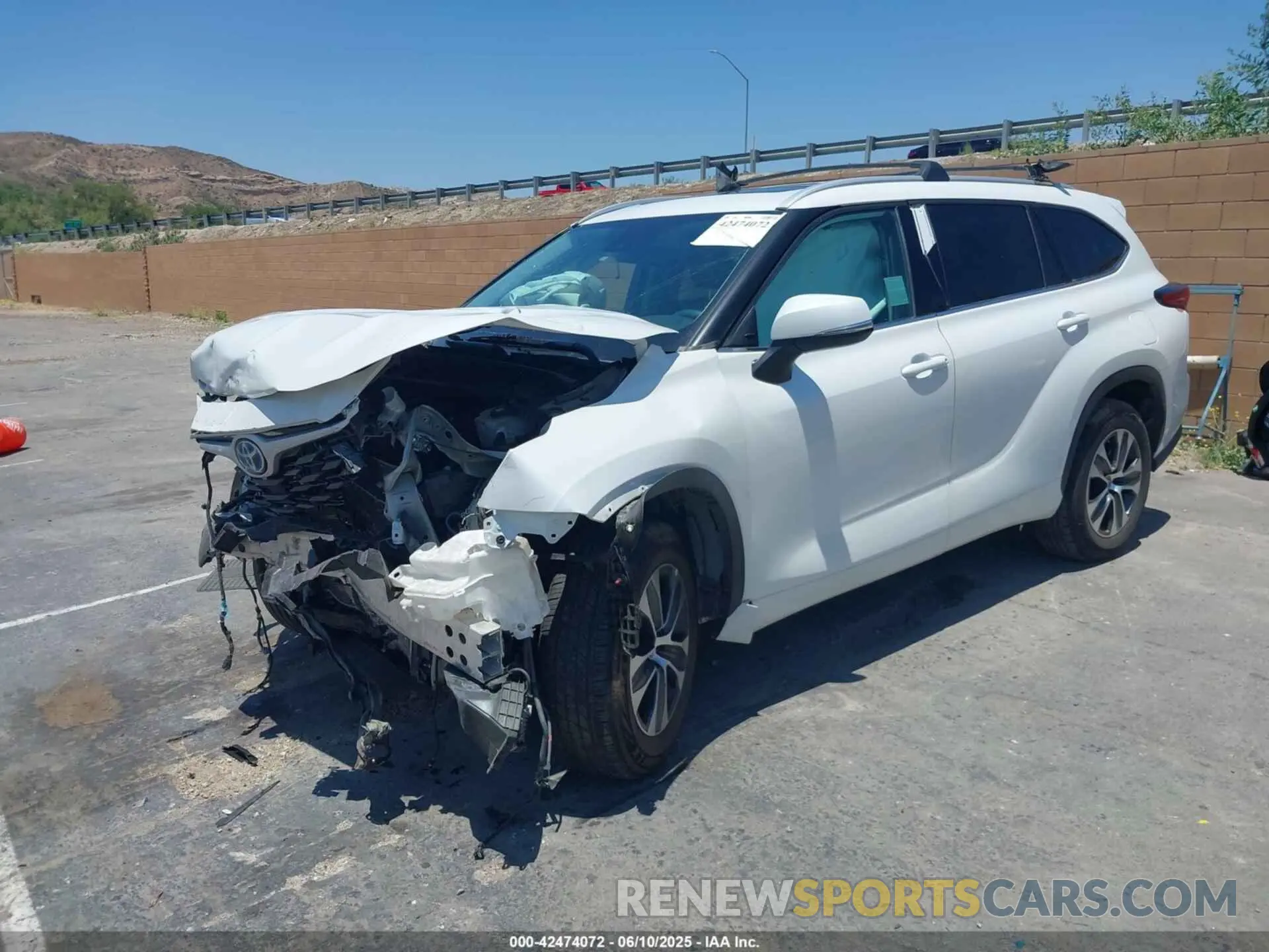 2 Photograph of a damaged car 5TDGARAH8NS514686 TOYOTA HIGHLANDER 2022