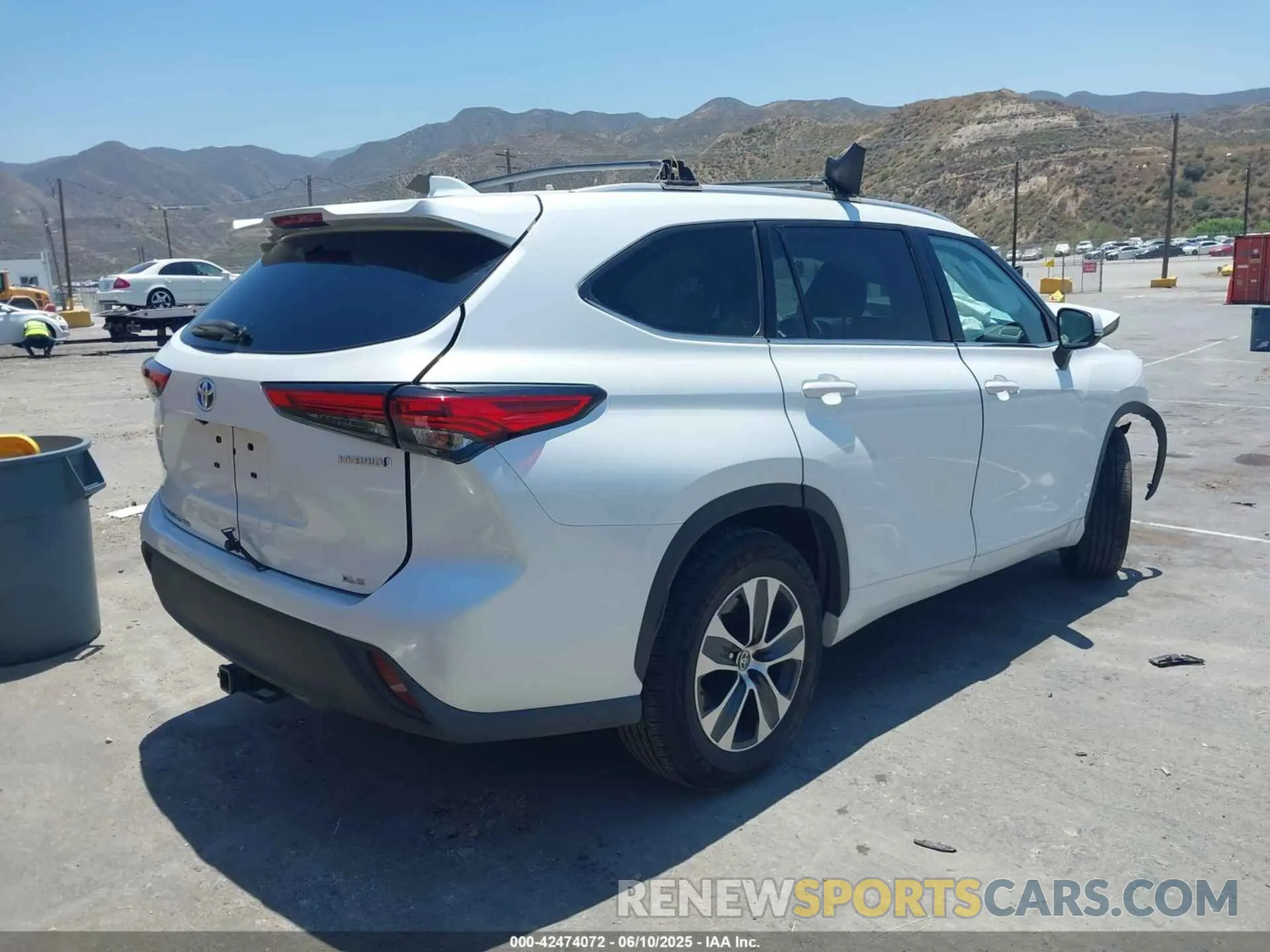 4 Photograph of a damaged car 5TDGARAH8NS514686 TOYOTA HIGHLANDER 2022