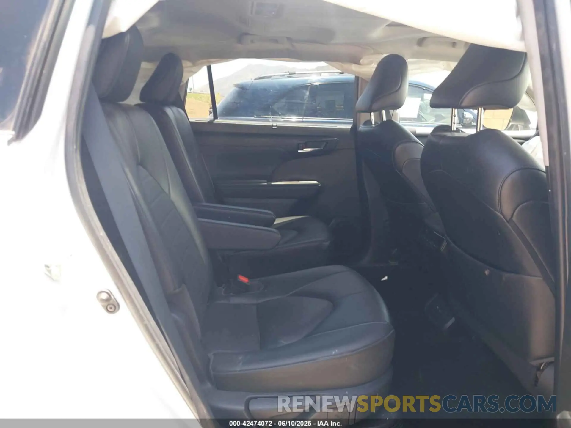 8 Photograph of a damaged car 5TDGARAH8NS514686 TOYOTA HIGHLANDER 2022