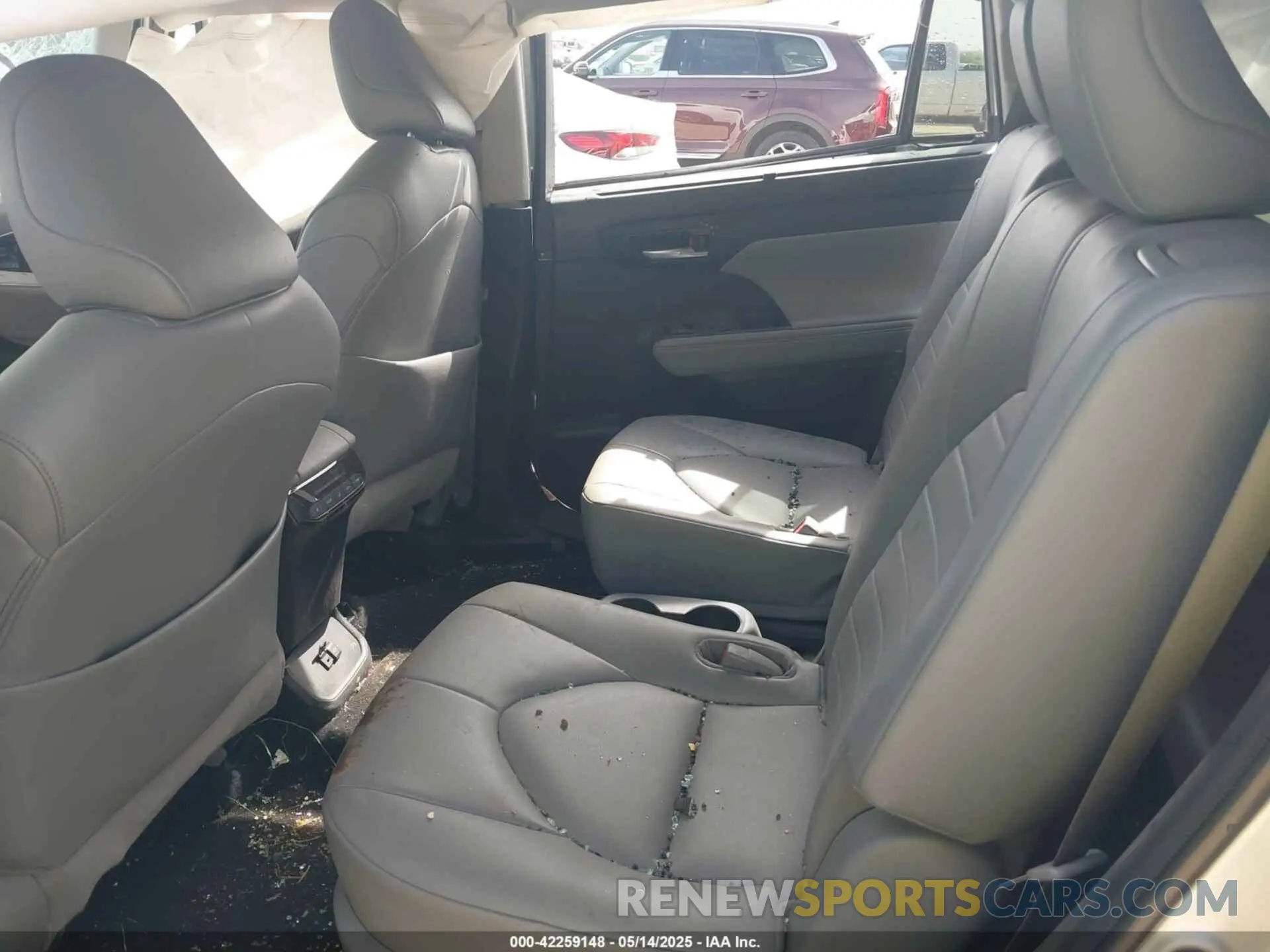 8 Photograph of a damaged car 5TDGARAH9NS515975 TOYOTA HIGHLANDER 2022
