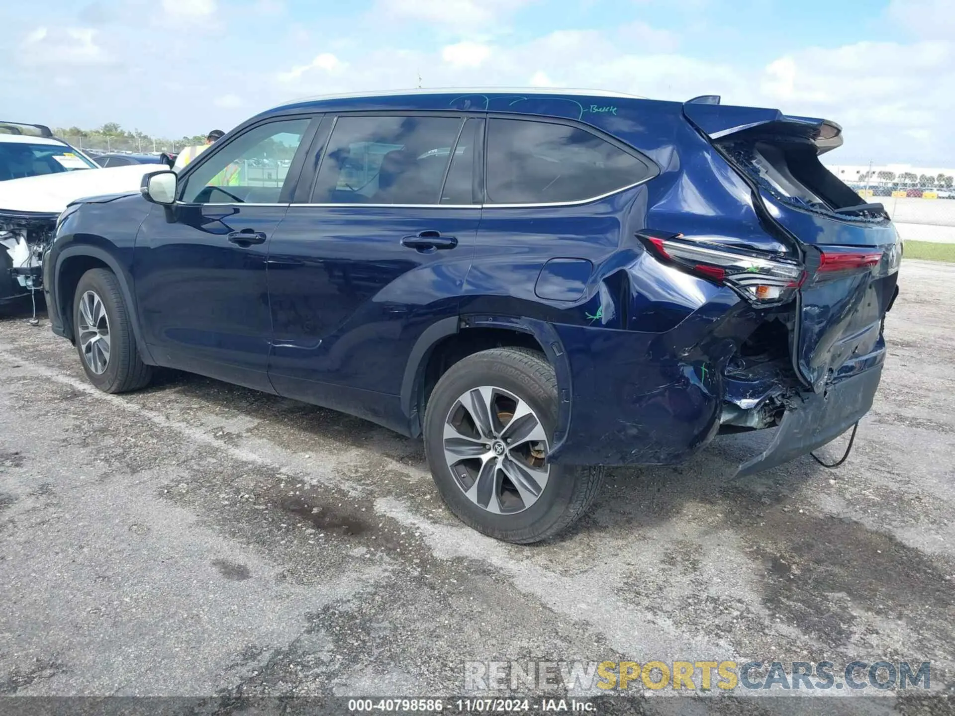 3 Photograph of a damaged car 5TDGARAHXNS510042 TOYOTA HIGHLANDER 2022