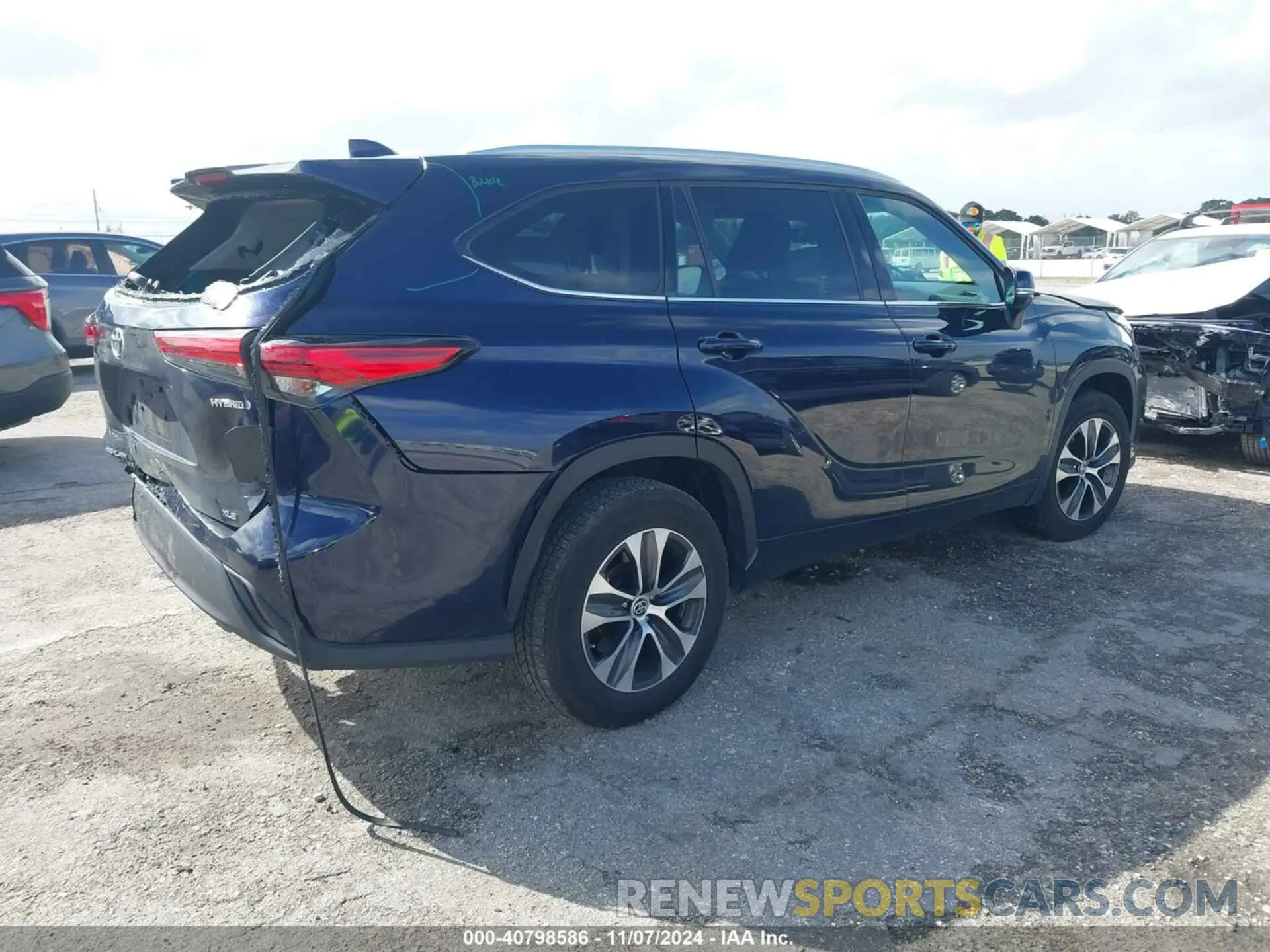 4 Photograph of a damaged car 5TDGARAHXNS510042 TOYOTA HIGHLANDER 2022