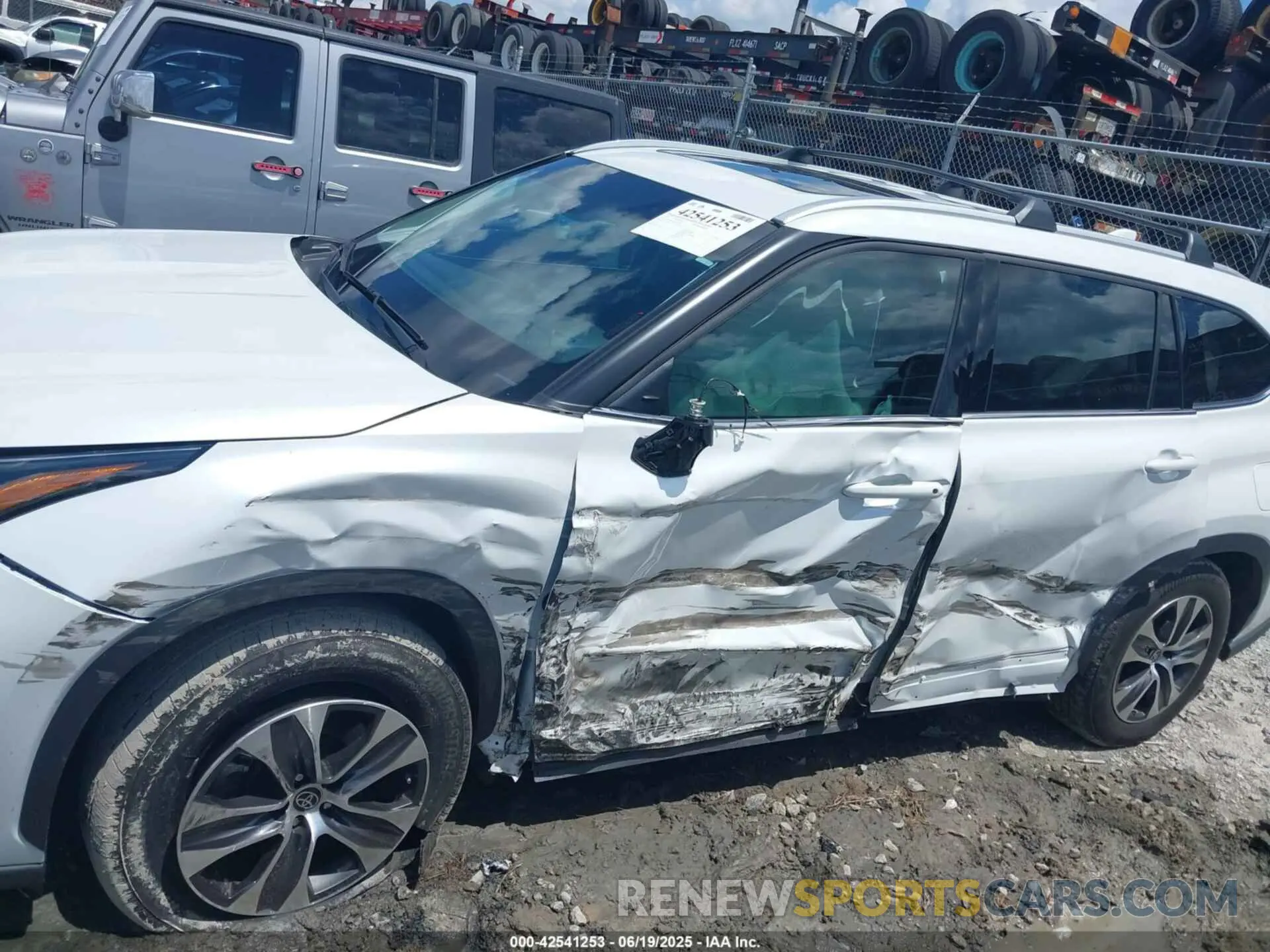 14 Photograph of a damaged car 5TDGARAHXNS512129 TOYOTA HIGHLANDER 2022