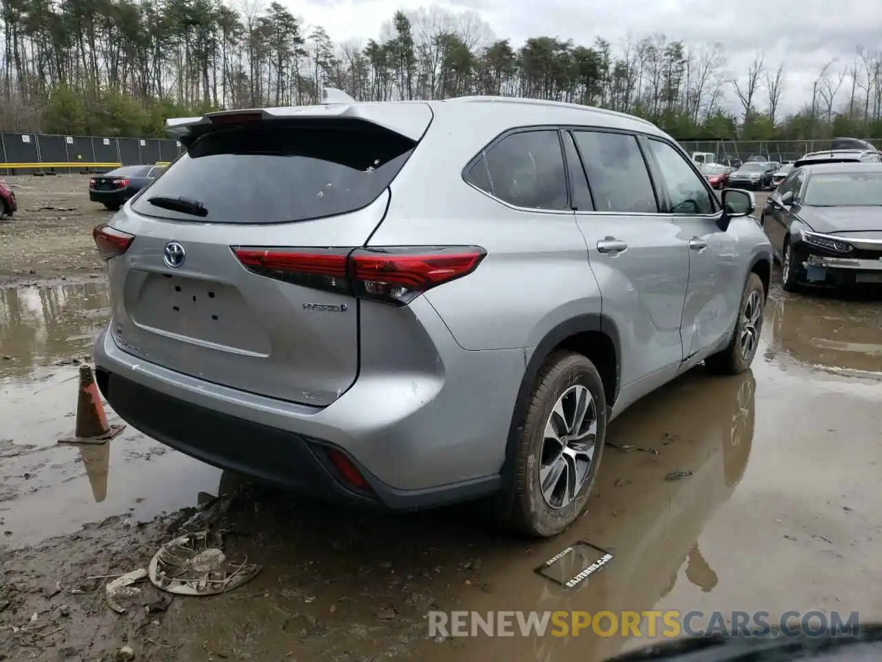 4 Photograph of a damaged car 5TDGBRCH0NS539687 TOYOTA HIGHLANDER 2022