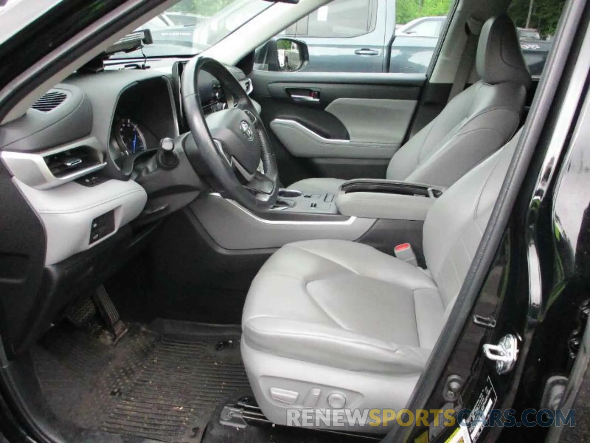 15 Photograph of a damaged car 5TDGBRCH1NS543750 TOYOTA HIGHLANDER 2022