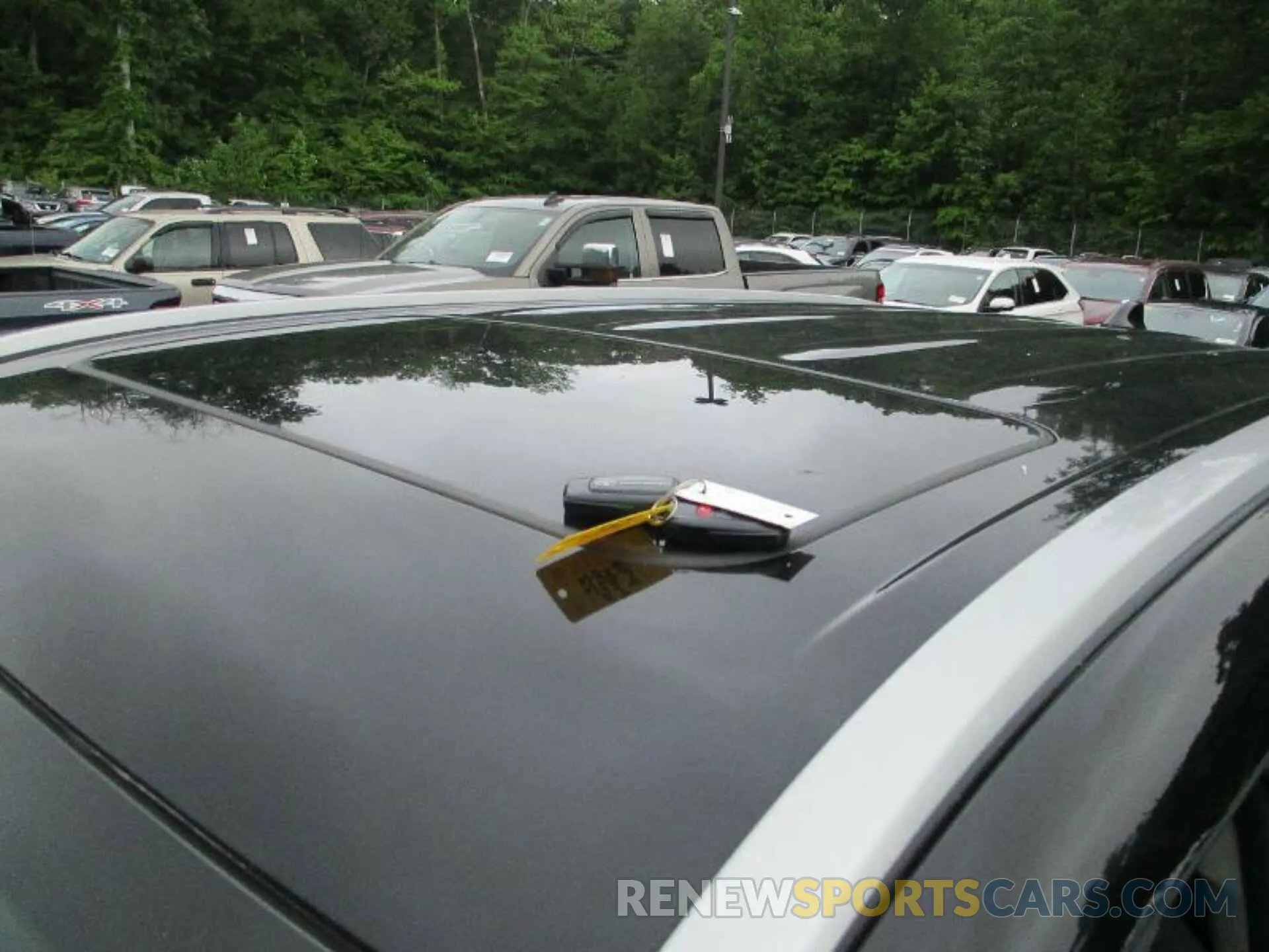 19 Photograph of a damaged car 5TDGBRCH1NS543750 TOYOTA HIGHLANDER 2022