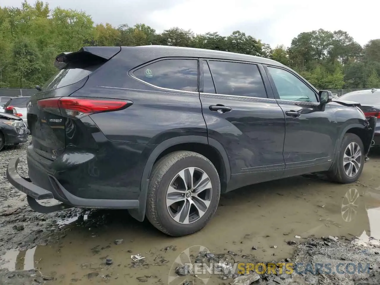 3 Photograph of a damaged car 5TDGBRCH3NS557505 TOYOTA HIGHLANDER 2022