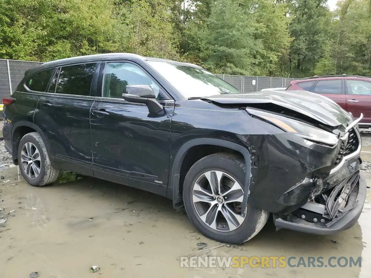 4 Photograph of a damaged car 5TDGBRCH3NS557505 TOYOTA HIGHLANDER 2022