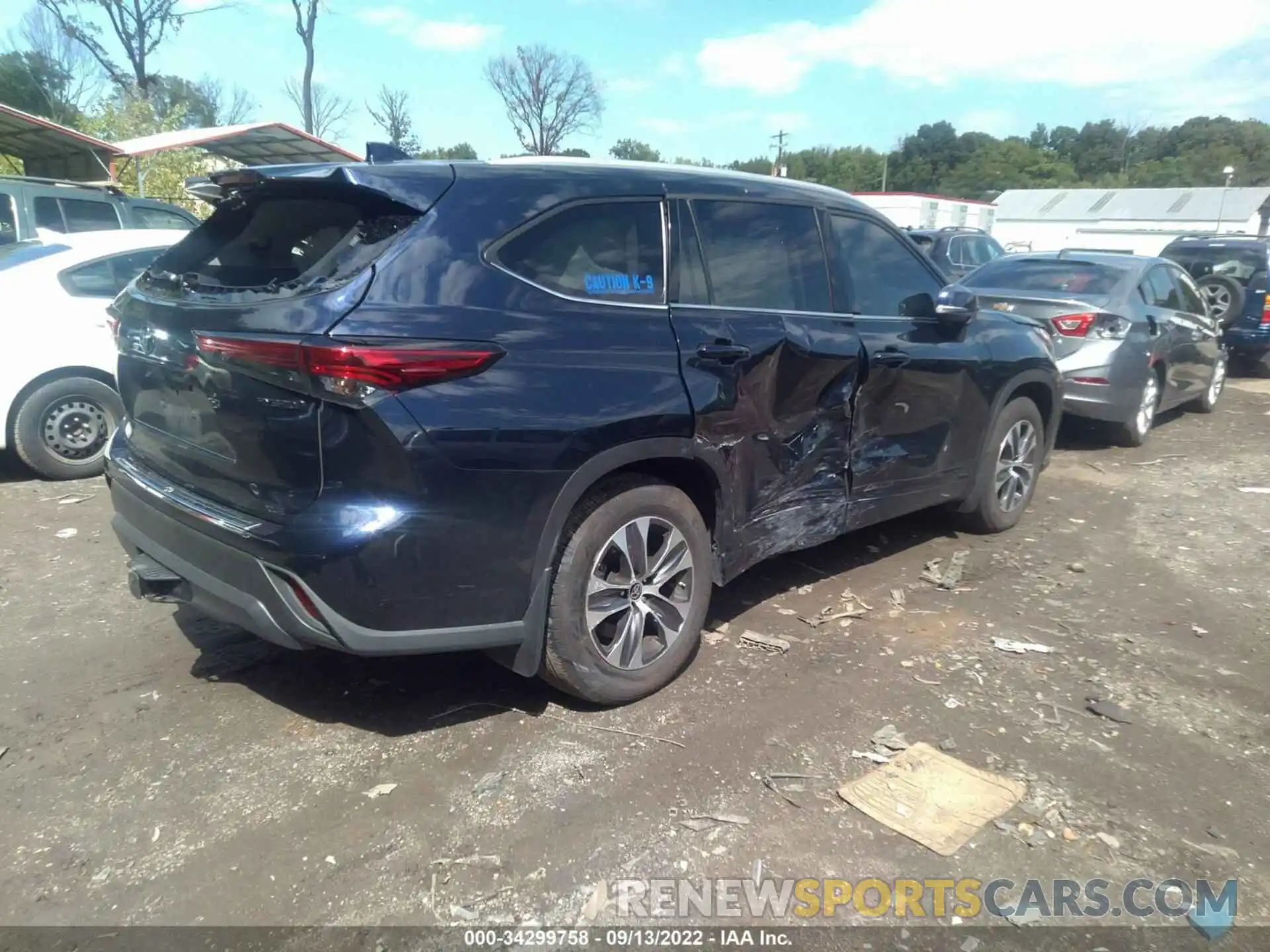 4 Photograph of a damaged car 5TDGBRCH4NS543953 TOYOTA HIGHLANDER 2022