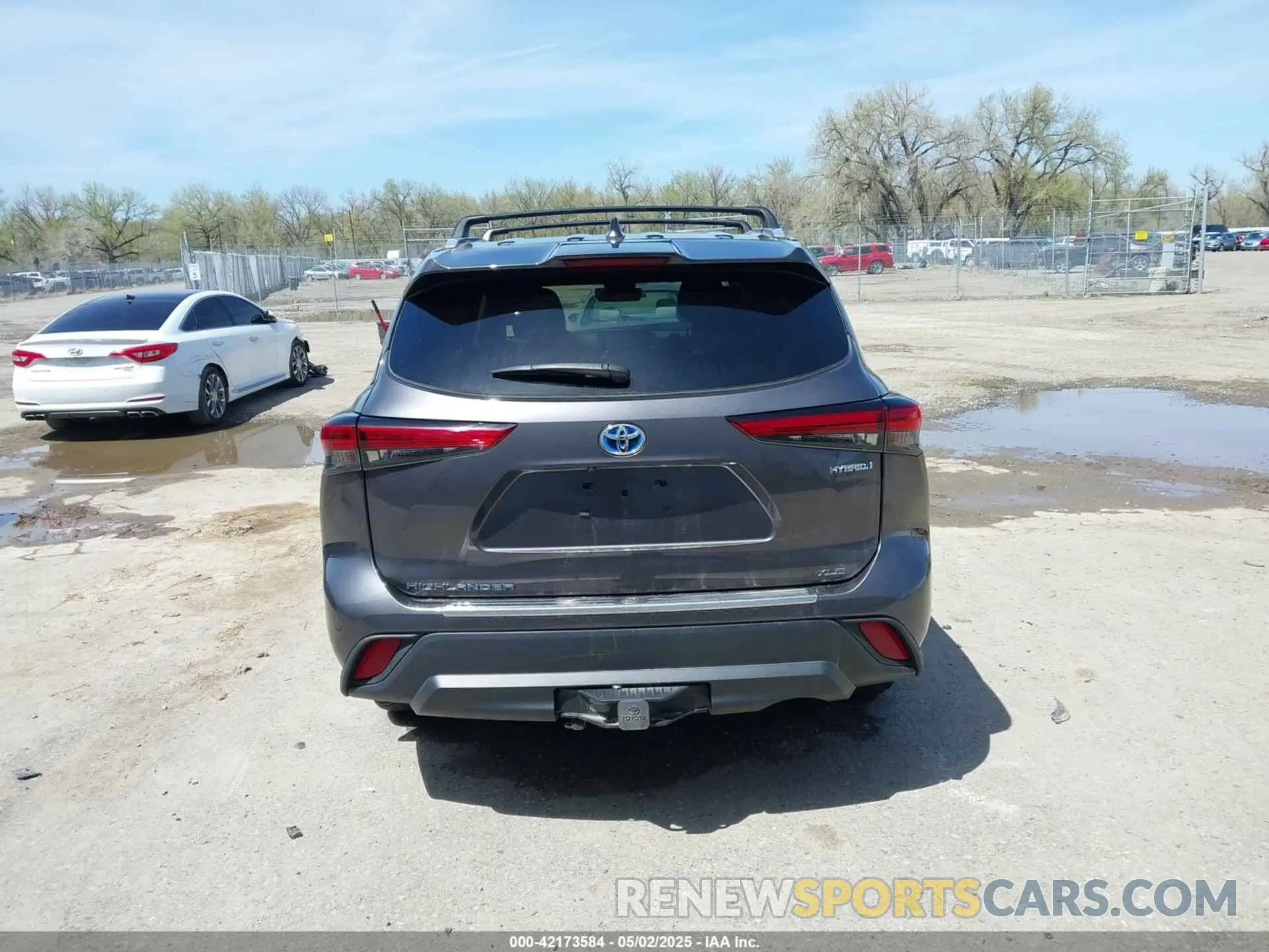16 Photograph of a damaged car 5TDGBRCH4NS545203 TOYOTA HIGHLANDER 2022