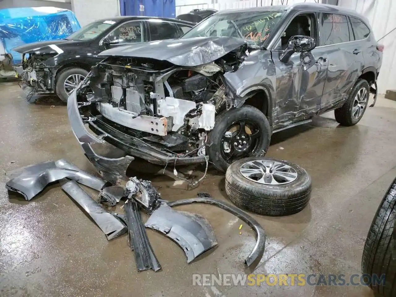 2 Photograph of a damaged car 5TDGBRCH4NS550286 TOYOTA HIGHLANDER 2022