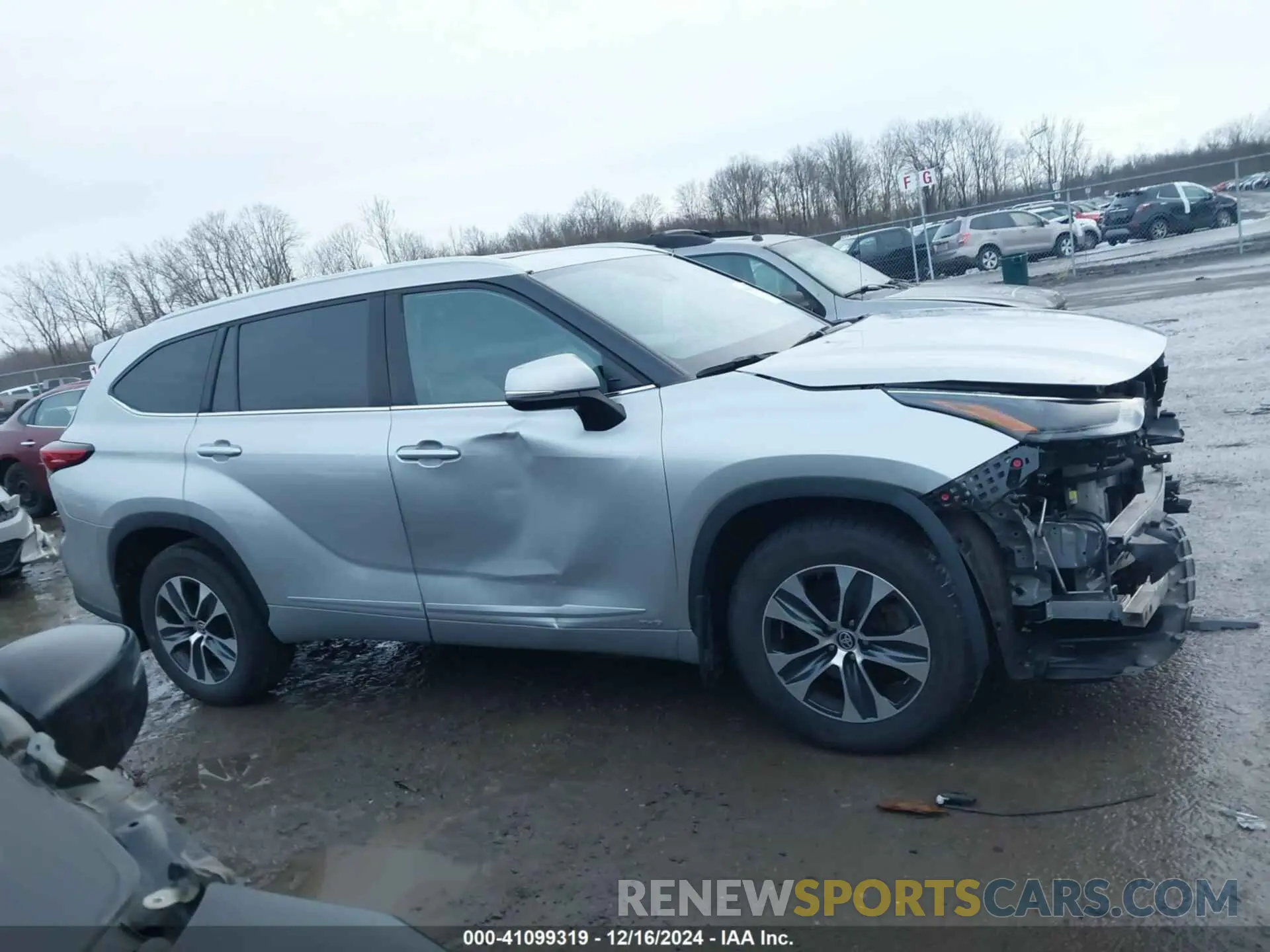 13 Photograph of a damaged car 5TDGBRCH5NS538129 TOYOTA HIGHLANDER 2022