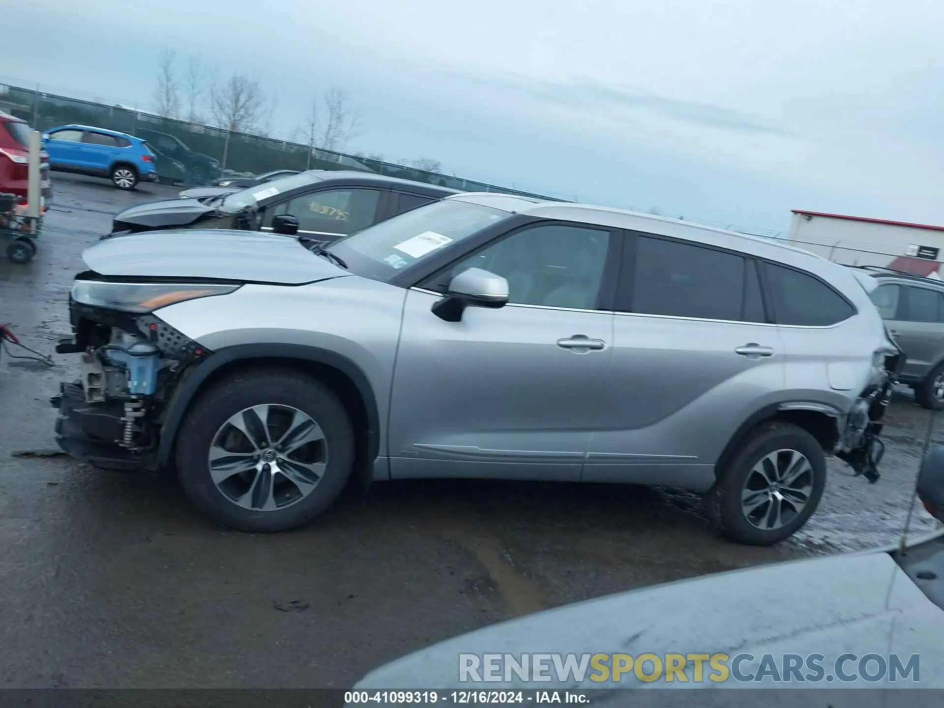 14 Photograph of a damaged car 5TDGBRCH5NS538129 TOYOTA HIGHLANDER 2022