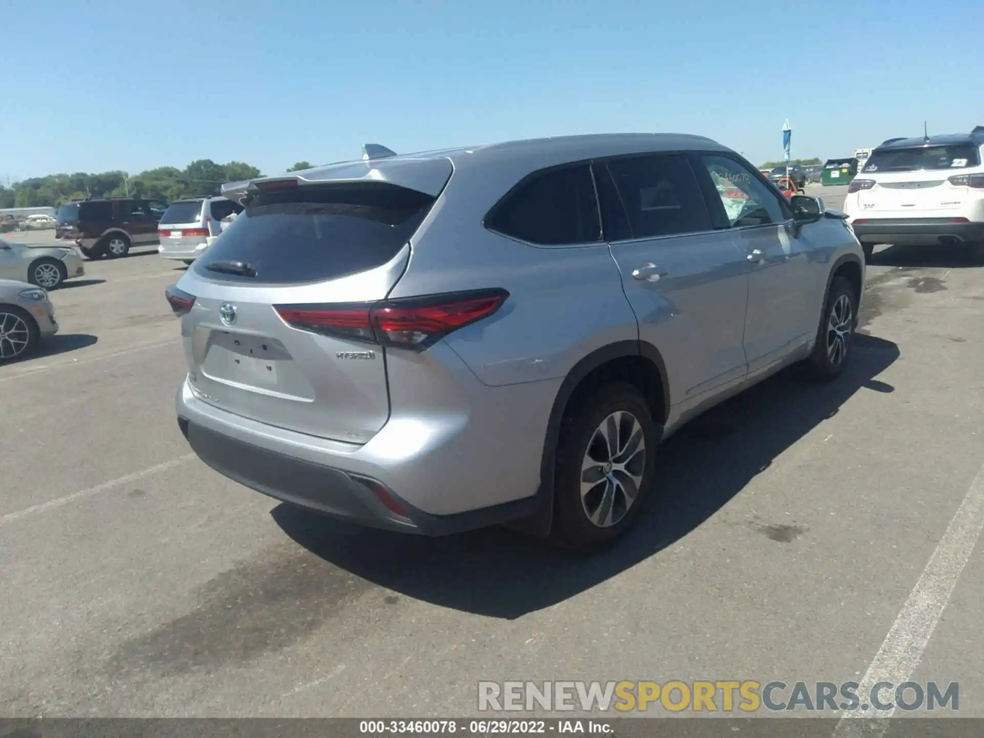 4 Photograph of a damaged car 5TDGBRCH5NS540236 TOYOTA HIGHLANDER 2022