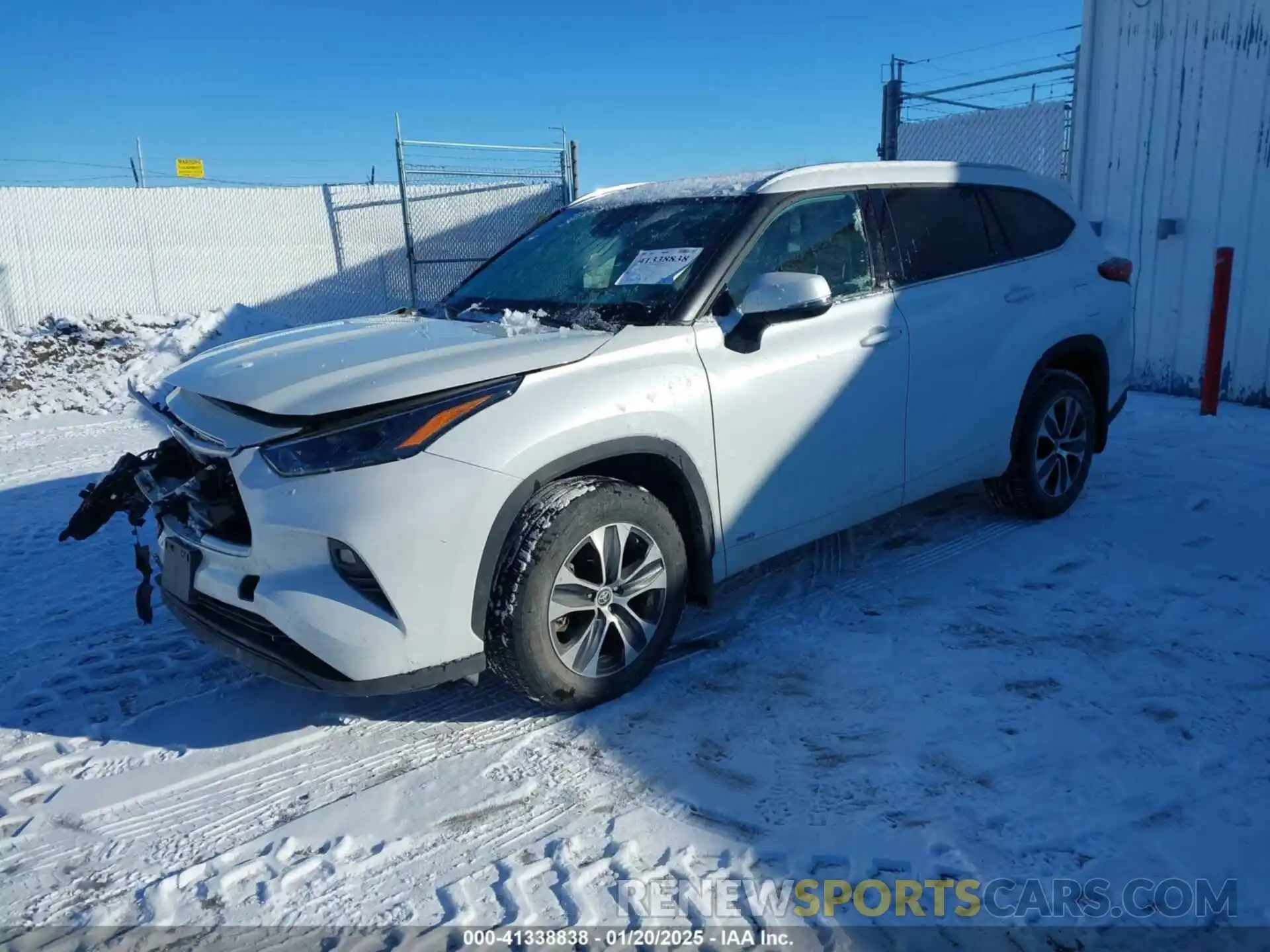 2 Photograph of a damaged car 5TDGBRCH5NS558963 TOYOTA HIGHLANDER 2022