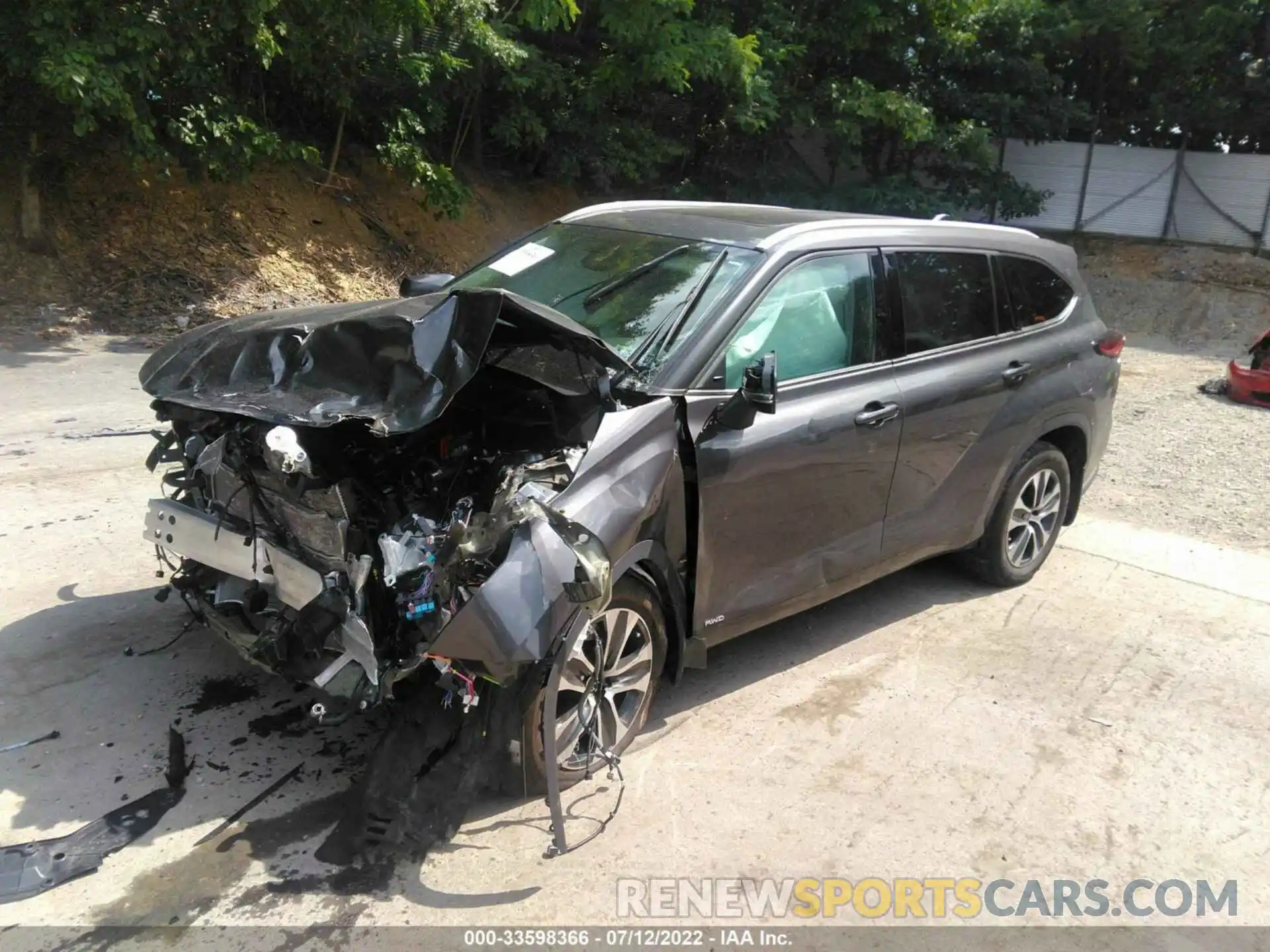 2 Photograph of a damaged car 5TDGBRCH7NS548323 TOYOTA HIGHLANDER 2022