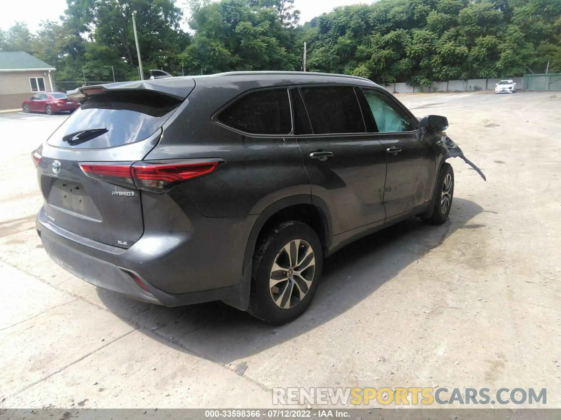 4 Photograph of a damaged car 5TDGBRCH7NS548323 TOYOTA HIGHLANDER 2022