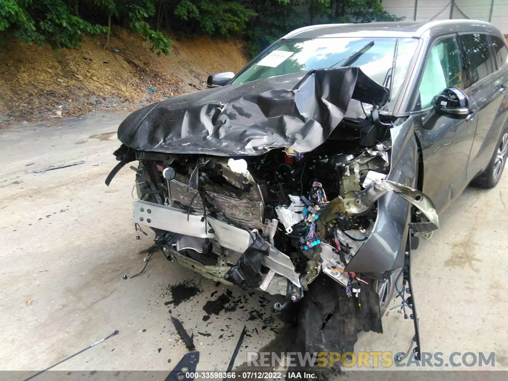 6 Photograph of a damaged car 5TDGBRCH7NS548323 TOYOTA HIGHLANDER 2022