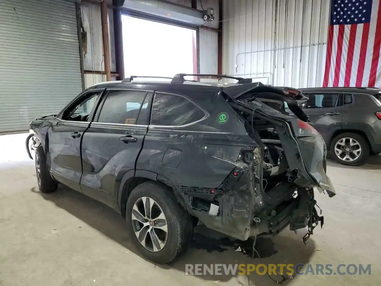 2 Photograph of a damaged car 5TDGBRCH7NS555742 TOYOTA HIGHLANDER 2022