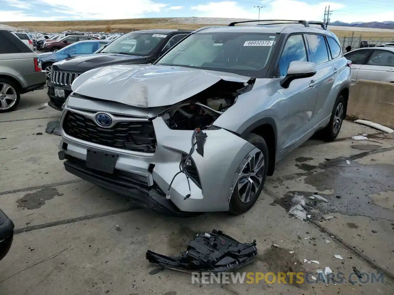 2 Photograph of a damaged car 5TDGBRCH8NS538402 TOYOTA HIGHLANDER 2022