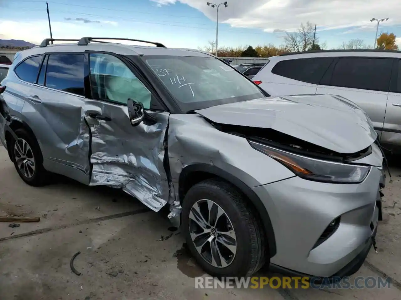 9 Photograph of a damaged car 5TDGBRCH8NS538402 TOYOTA HIGHLANDER 2022