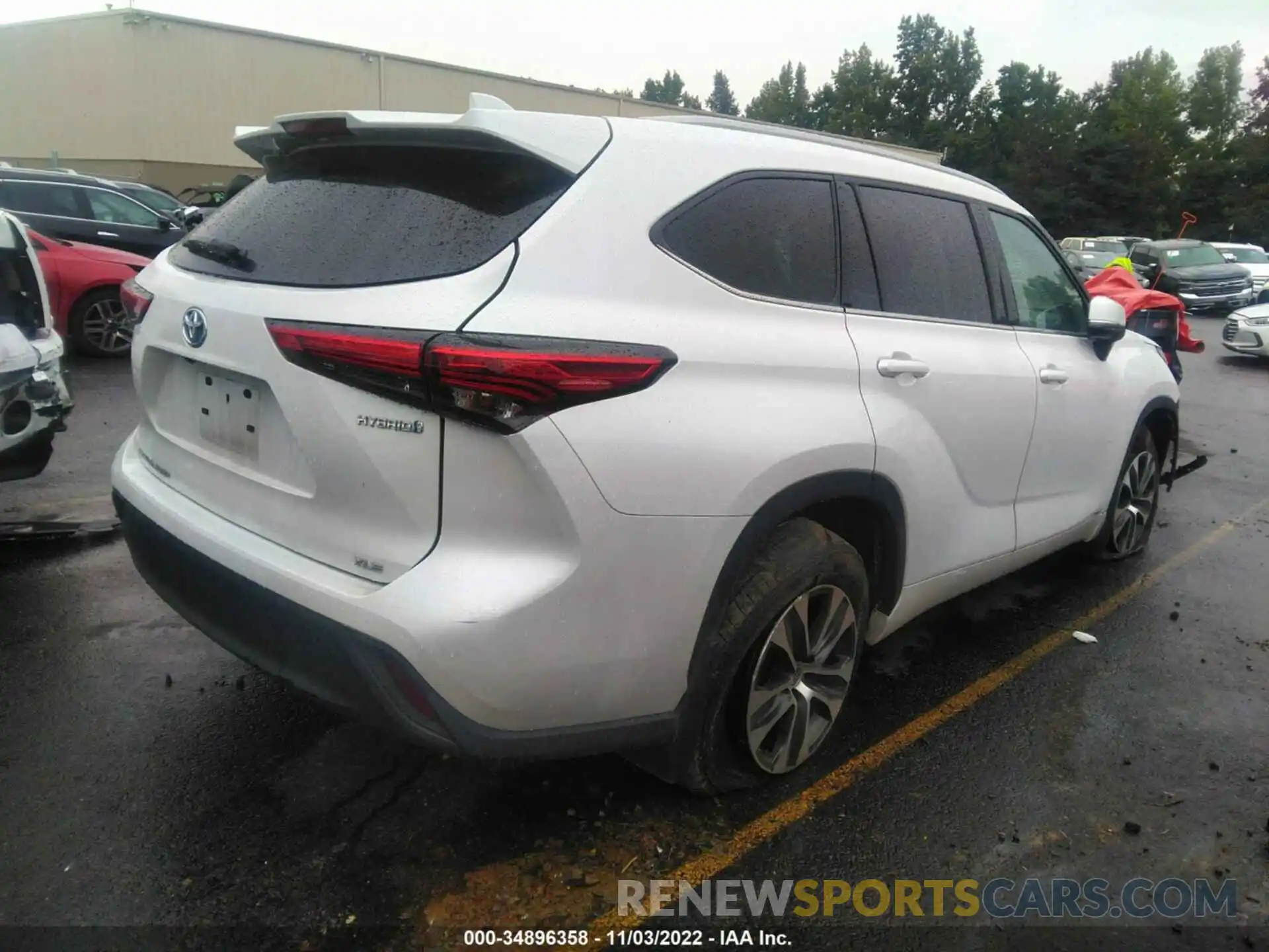 4 Photograph of a damaged car 5TDGBRCH9NS538991 TOYOTA HIGHLANDER 2022