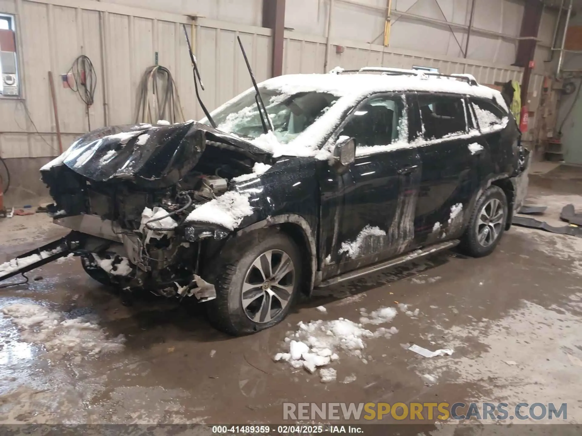 2 Photograph of a damaged car 5TDGBRCH9NS541406 TOYOTA HIGHLANDER 2022