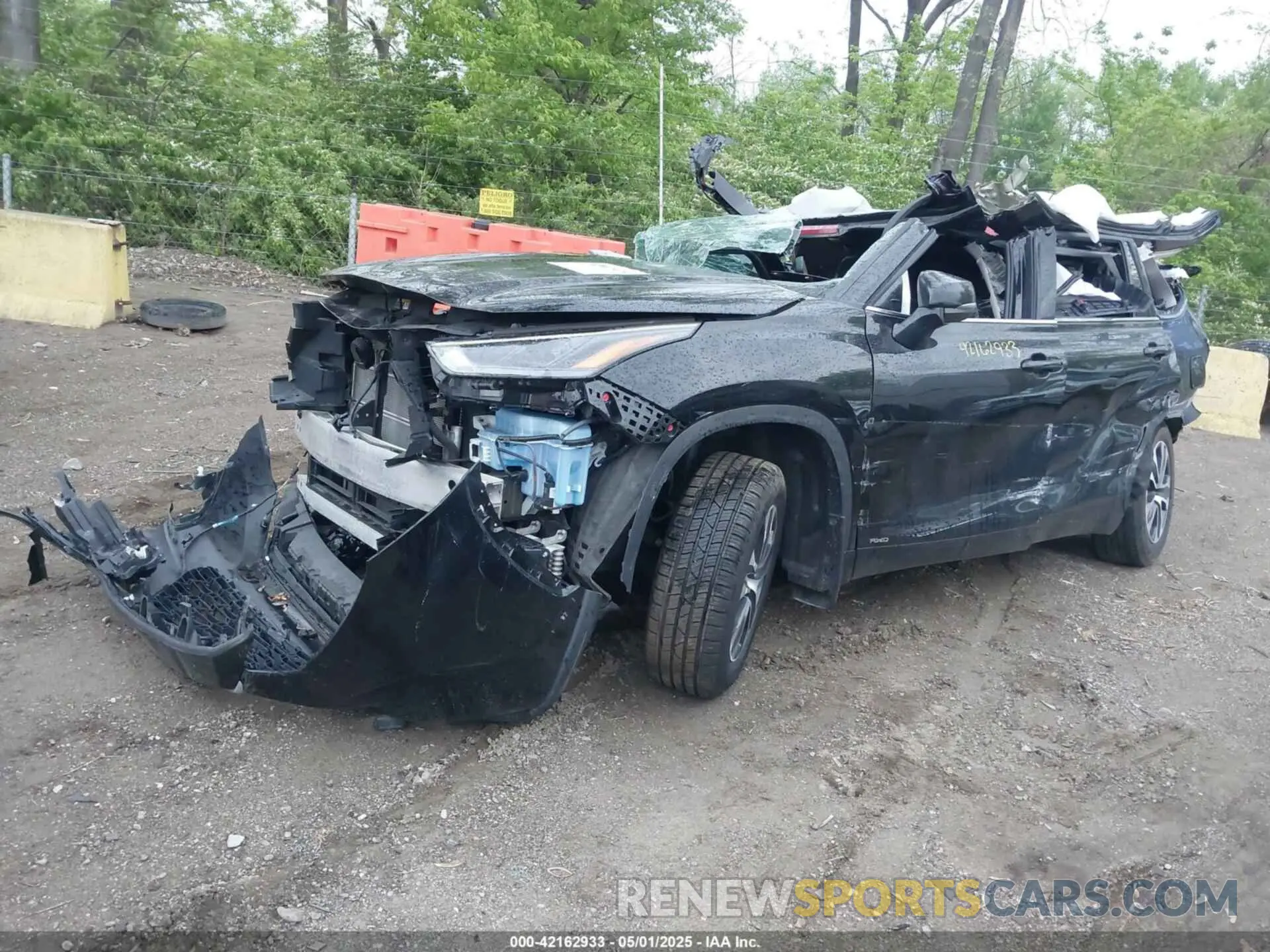2 Photograph of a damaged car 5TDGBRCH9NS542488 TOYOTA HIGHLANDER 2022