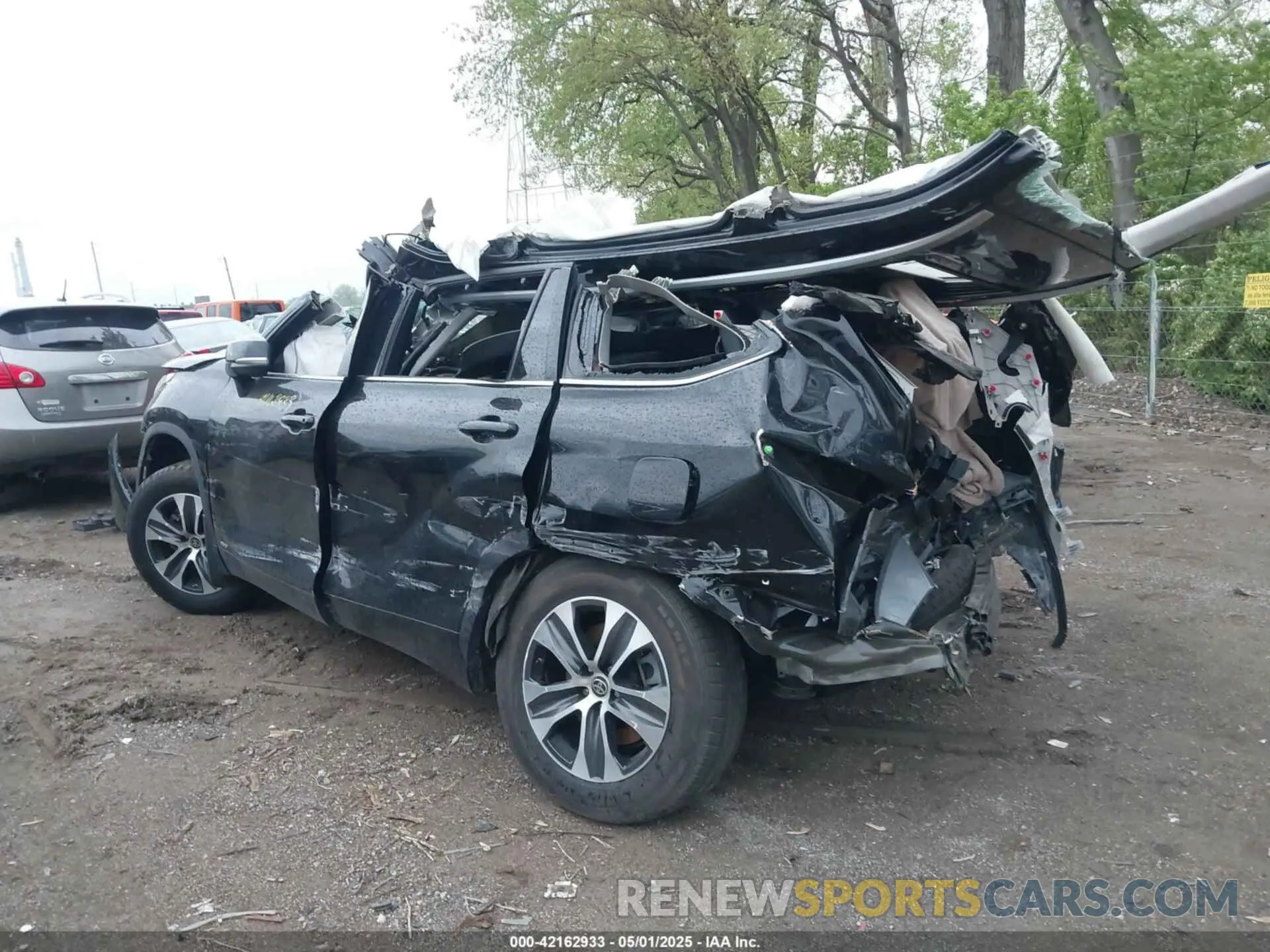3 Photograph of a damaged car 5TDGBRCH9NS542488 TOYOTA HIGHLANDER 2022
