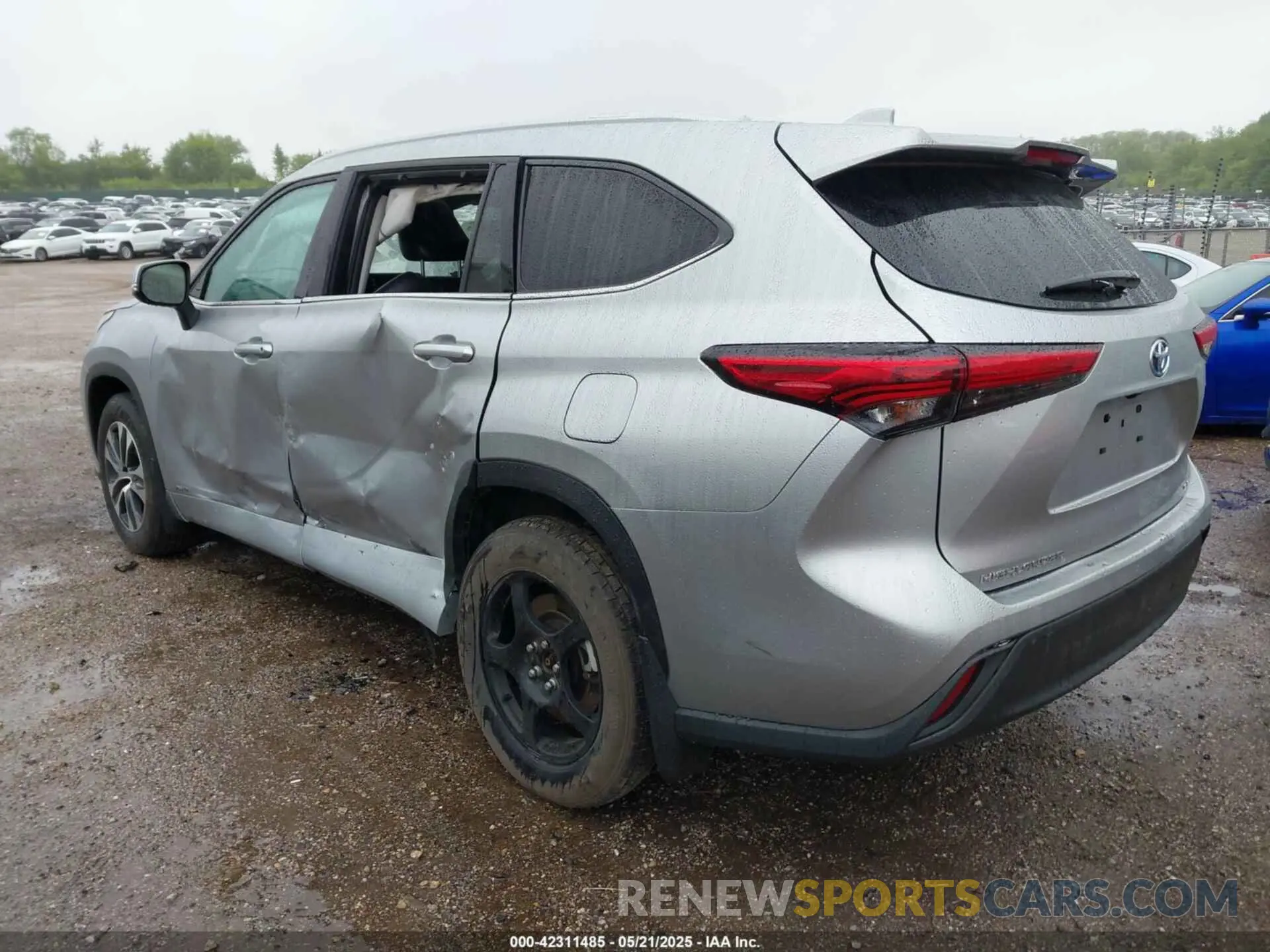 3 Photograph of a damaged car 5TDGBRCH9NS545990 TOYOTA HIGHLANDER 2022