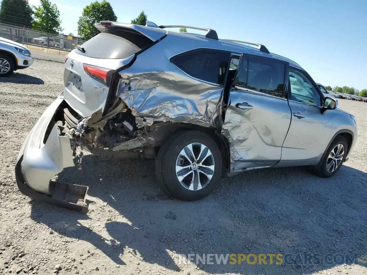 3 Photograph of a damaged car 5TDGBRCHXNS543049 TOYOTA HIGHLANDER 2022