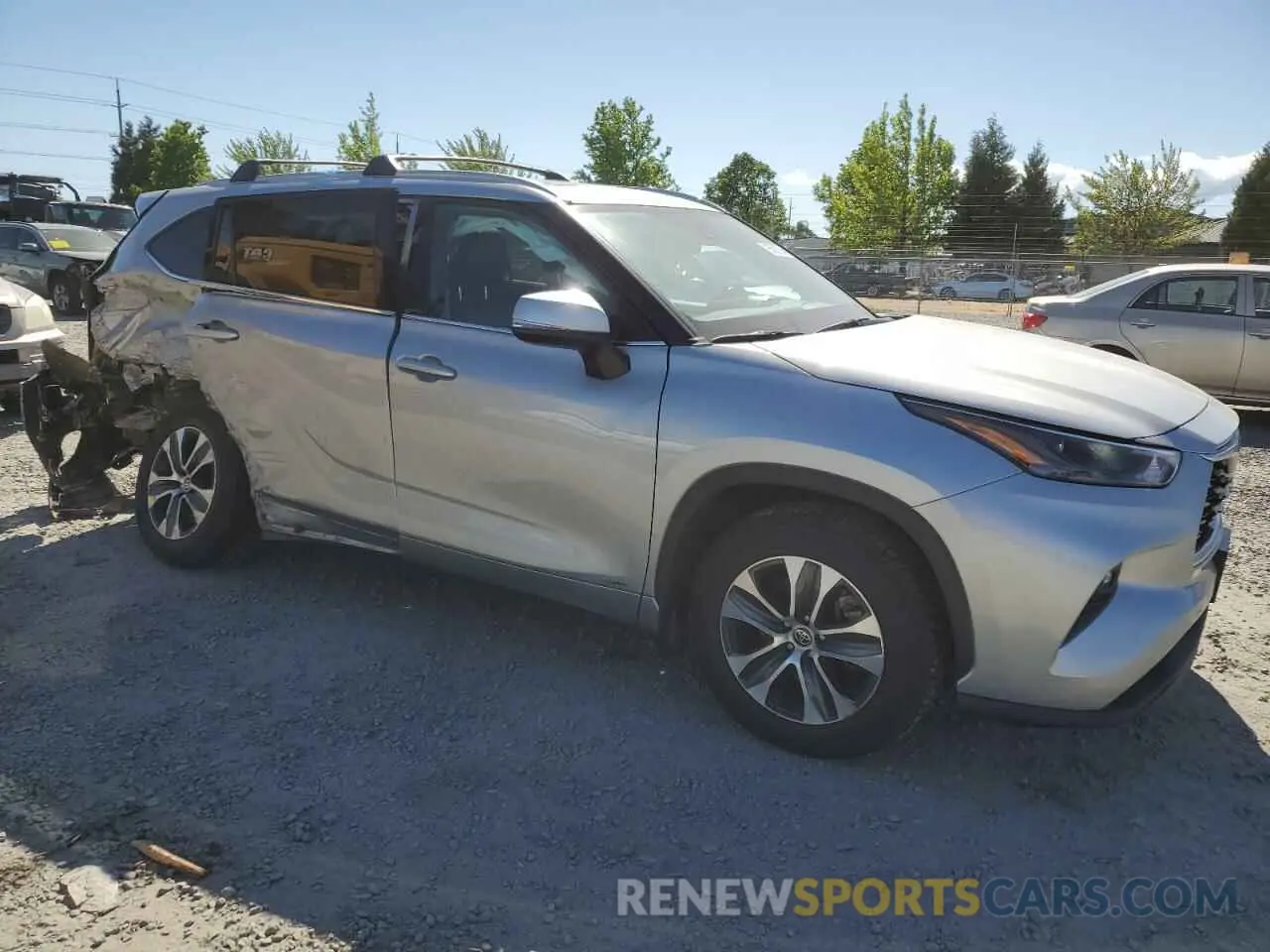 4 Photograph of a damaged car 5TDGBRCHXNS543049 TOYOTA HIGHLANDER 2022