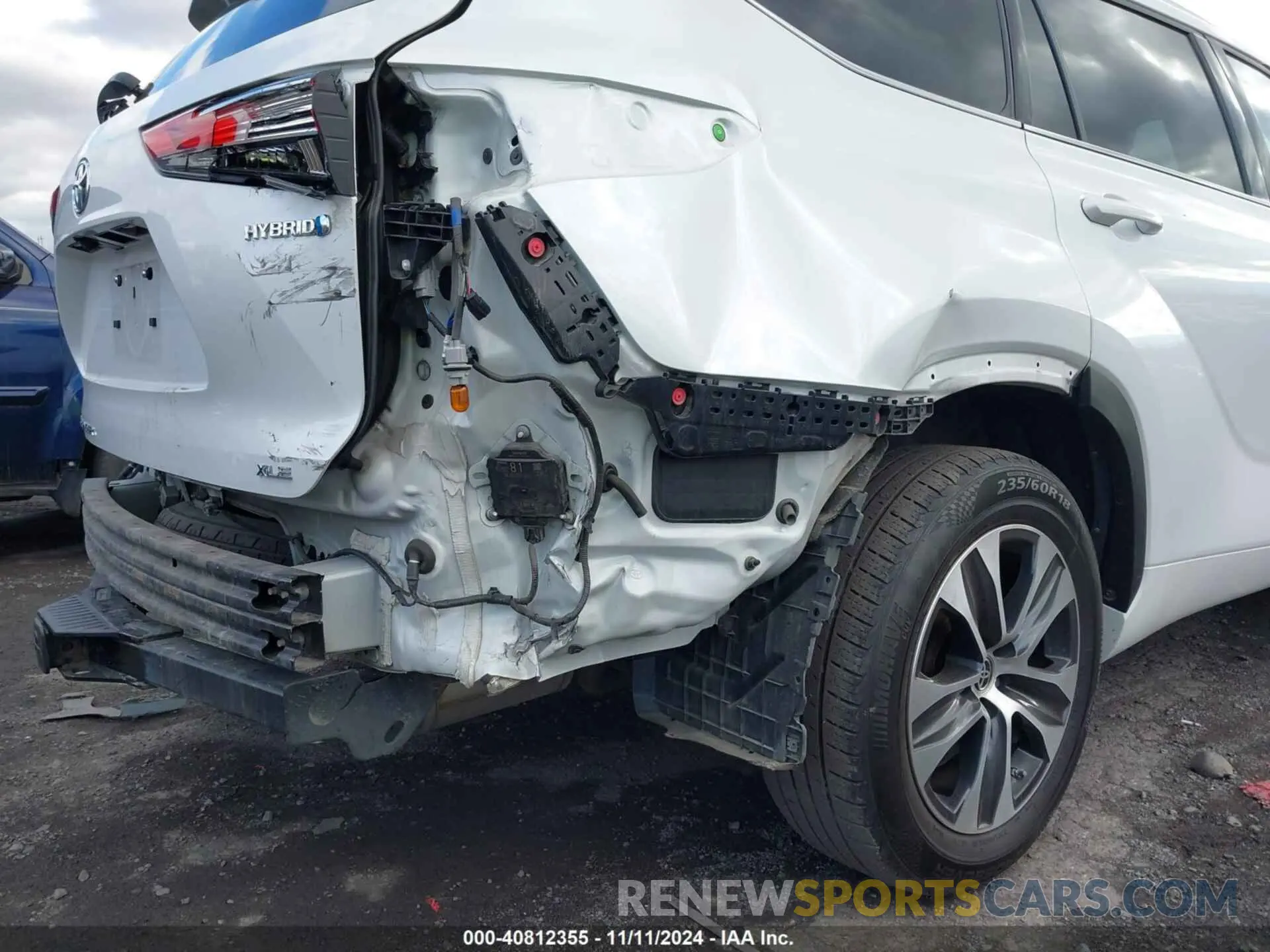 17 Photograph of a damaged car 5TDGBRCHXNS548719 TOYOTA HIGHLANDER 2022