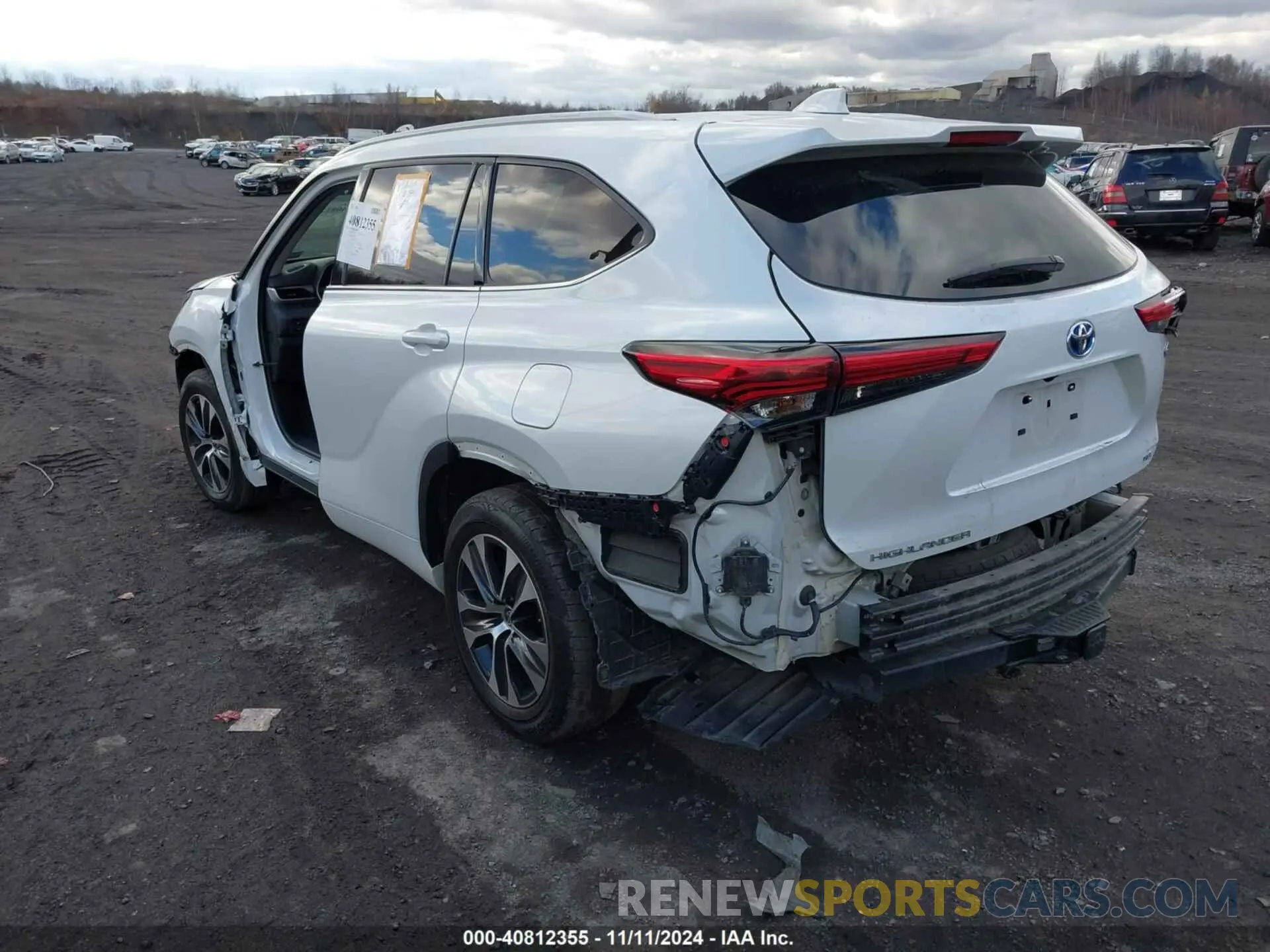 3 Photograph of a damaged car 5TDGBRCHXNS548719 TOYOTA HIGHLANDER 2022