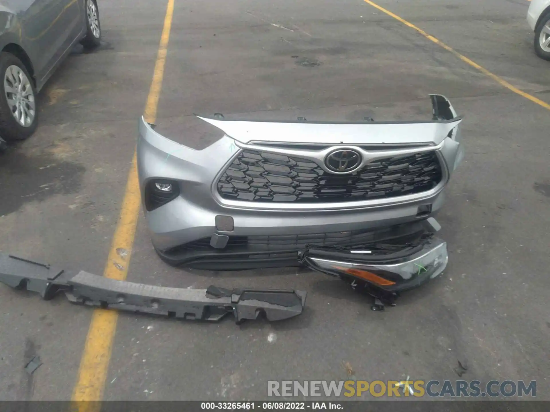 12 Photograph of a damaged car 5TDGZRAH0NS105638 TOYOTA HIGHLANDER 2022