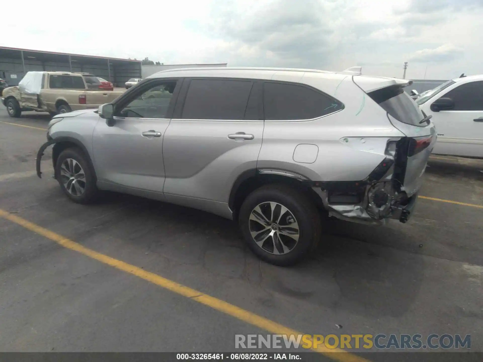 3 Photograph of a damaged car 5TDGZRAH0NS105638 TOYOTA HIGHLANDER 2022