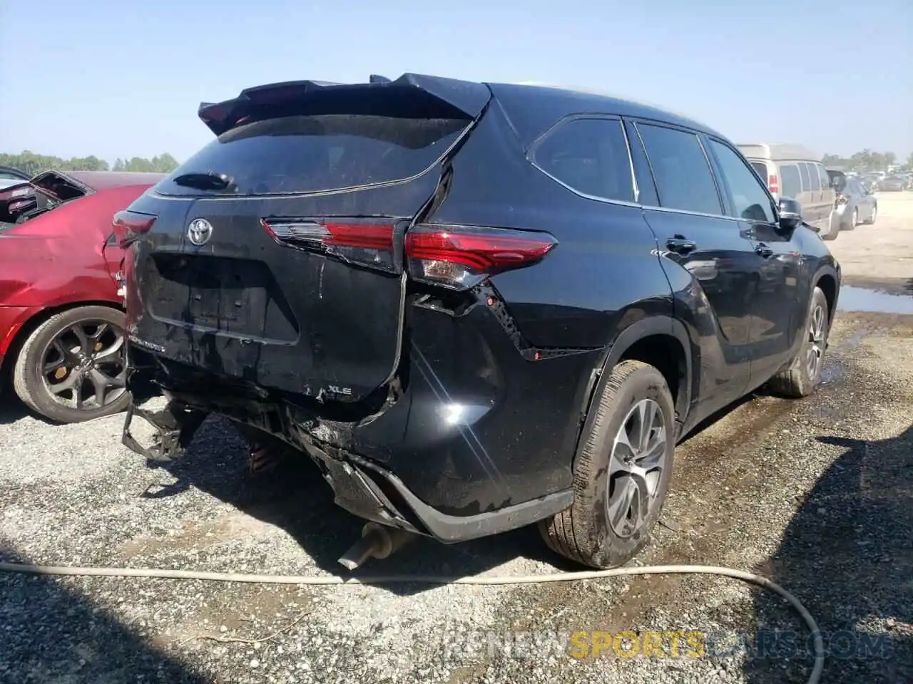 4 Photograph of a damaged car 5TDGZRAH0NS548243 TOYOTA HIGHLANDER 2022