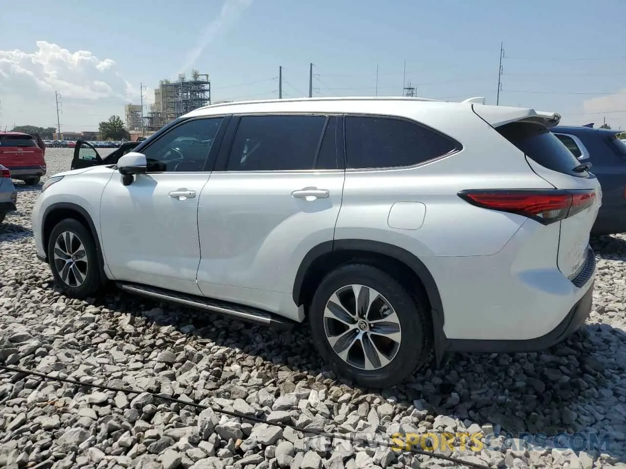 2 Photograph of a damaged car 5TDGZRAH0NS553202 TOYOTA HIGHLANDER 2022
