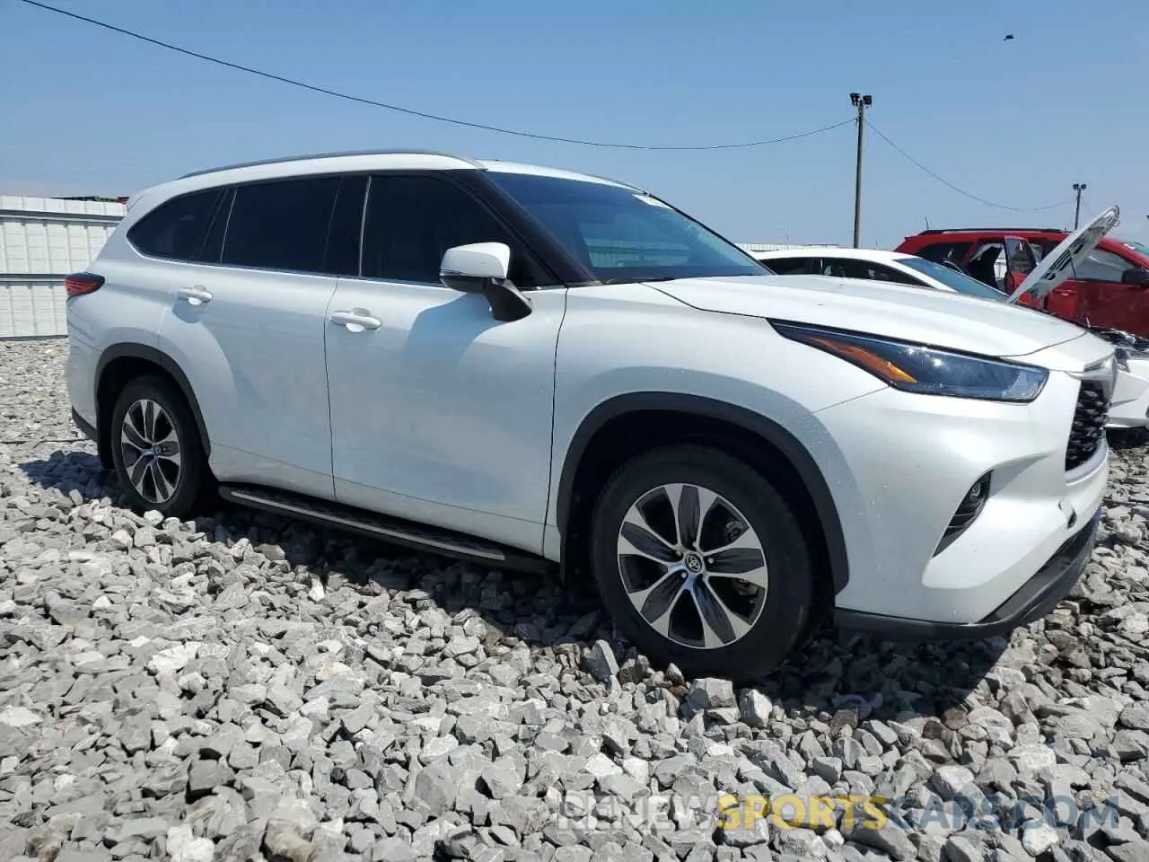 4 Photograph of a damaged car 5TDGZRAH0NS553202 TOYOTA HIGHLANDER 2022
