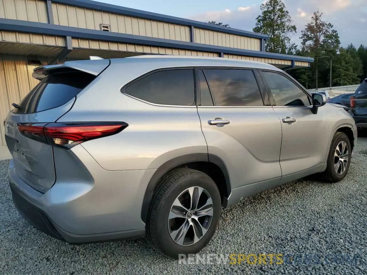3 Photograph of a damaged car 5TDGZRAH0NS560294 TOYOTA HIGHLANDER 2022