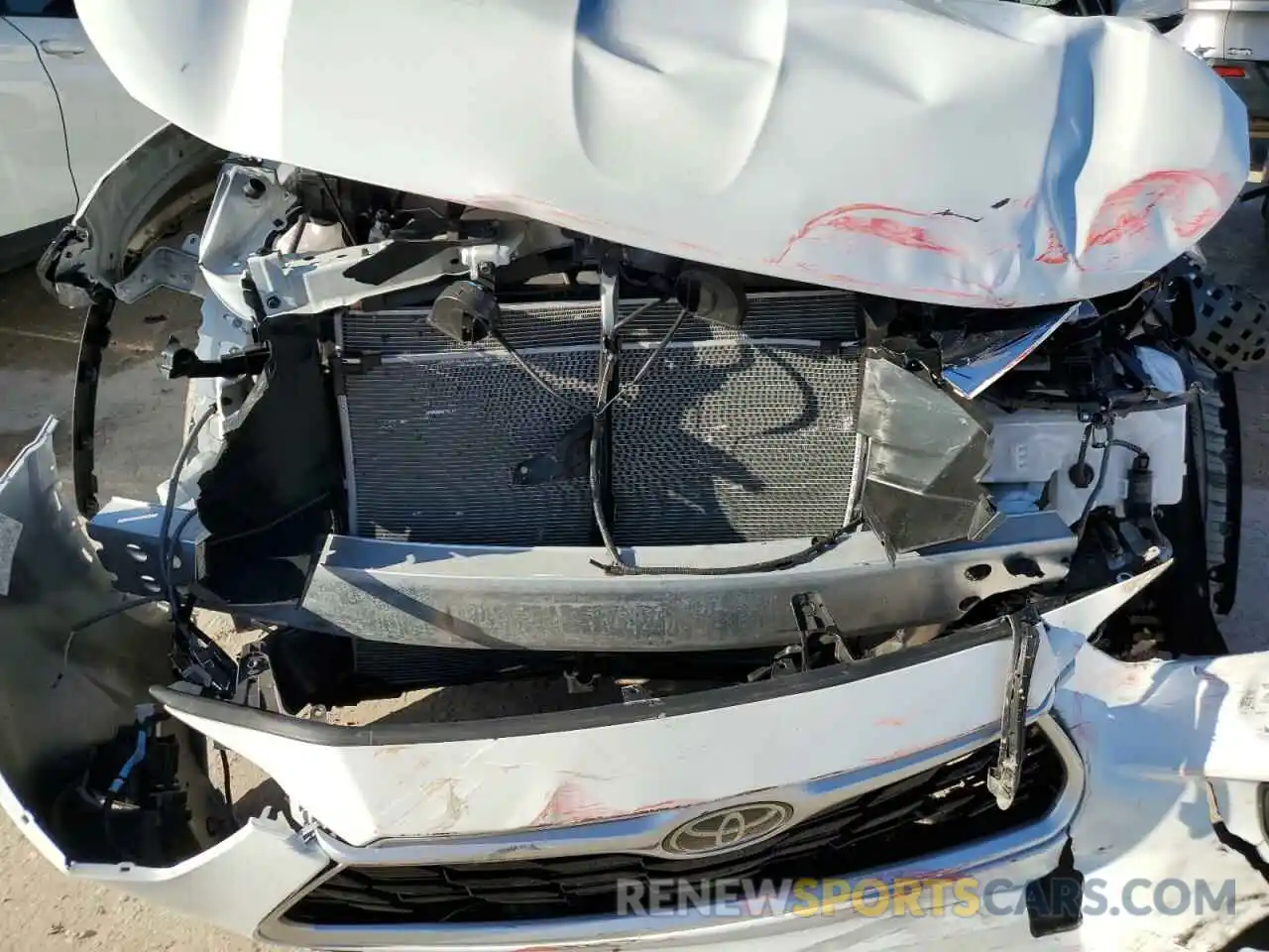 9 Photograph of a damaged car 5TDGZRAH1NS090356 TOYOTA HIGHLANDER 2022