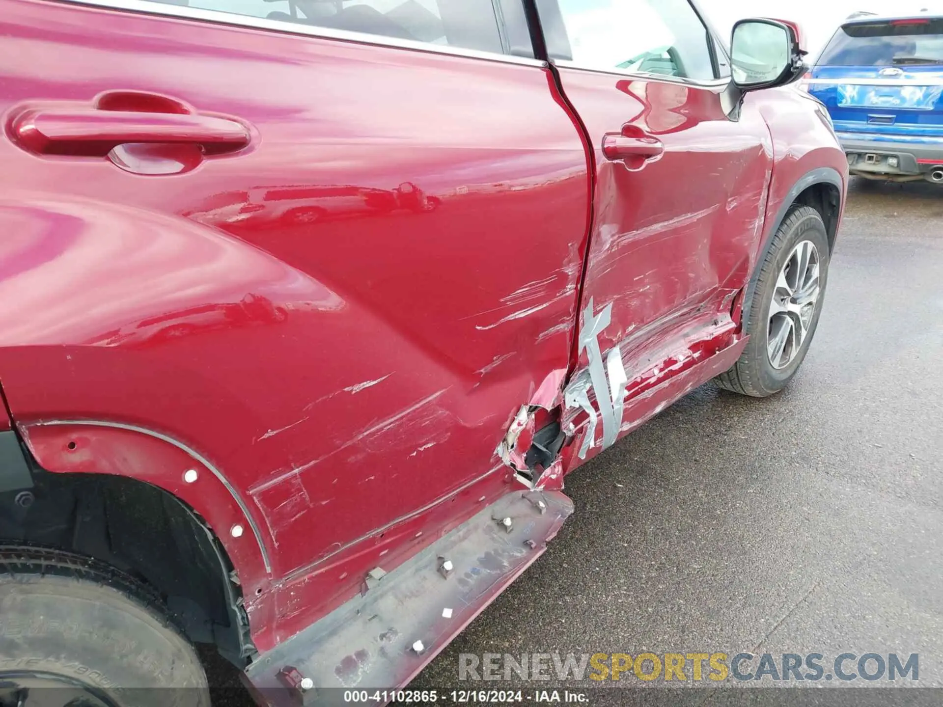 17 Photograph of a damaged car 5TDGZRAH1NS544346 TOYOTA HIGHLANDER 2022