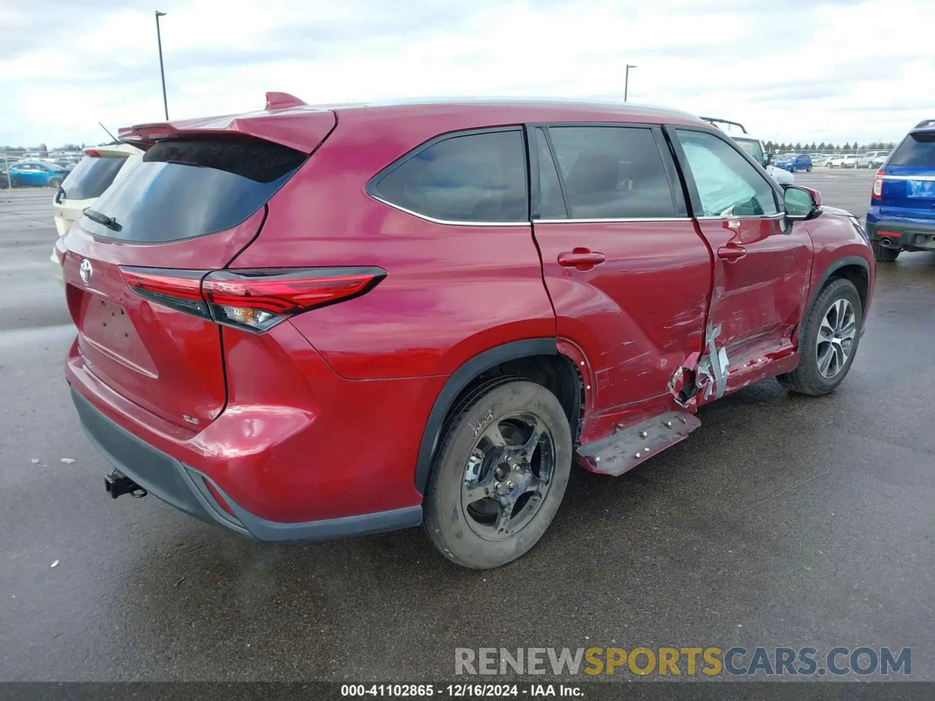 4 Photograph of a damaged car 5TDGZRAH1NS544346 TOYOTA HIGHLANDER 2022