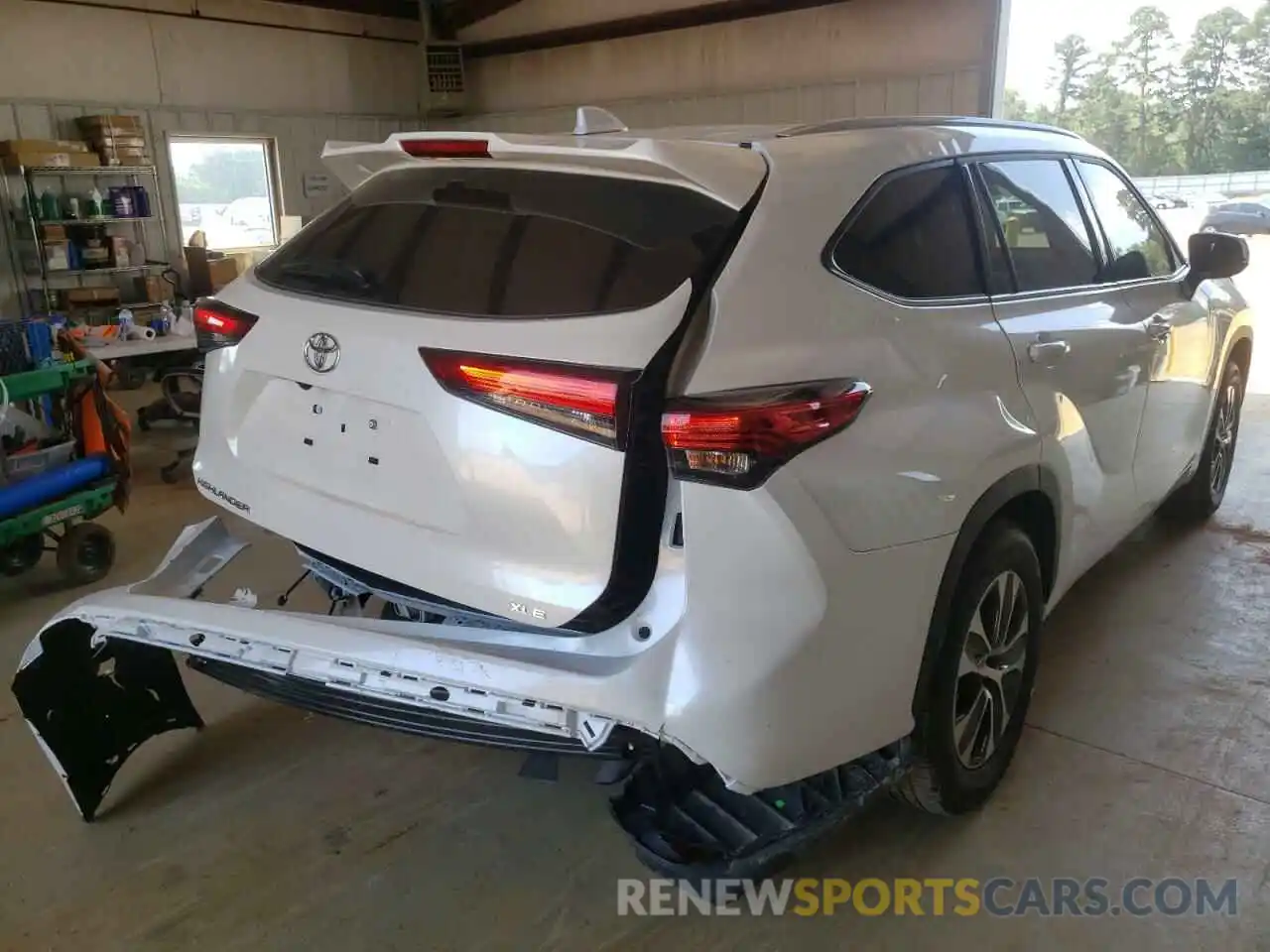 4 Photograph of a damaged car 5TDGZRAH2NS091032 TOYOTA HIGHLANDER 2022