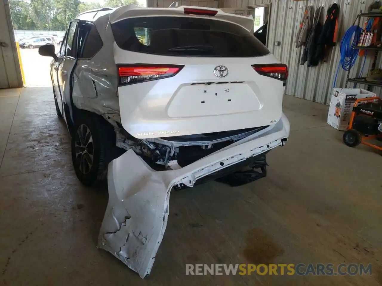 9 Photograph of a damaged car 5TDGZRAH2NS091032 TOYOTA HIGHLANDER 2022