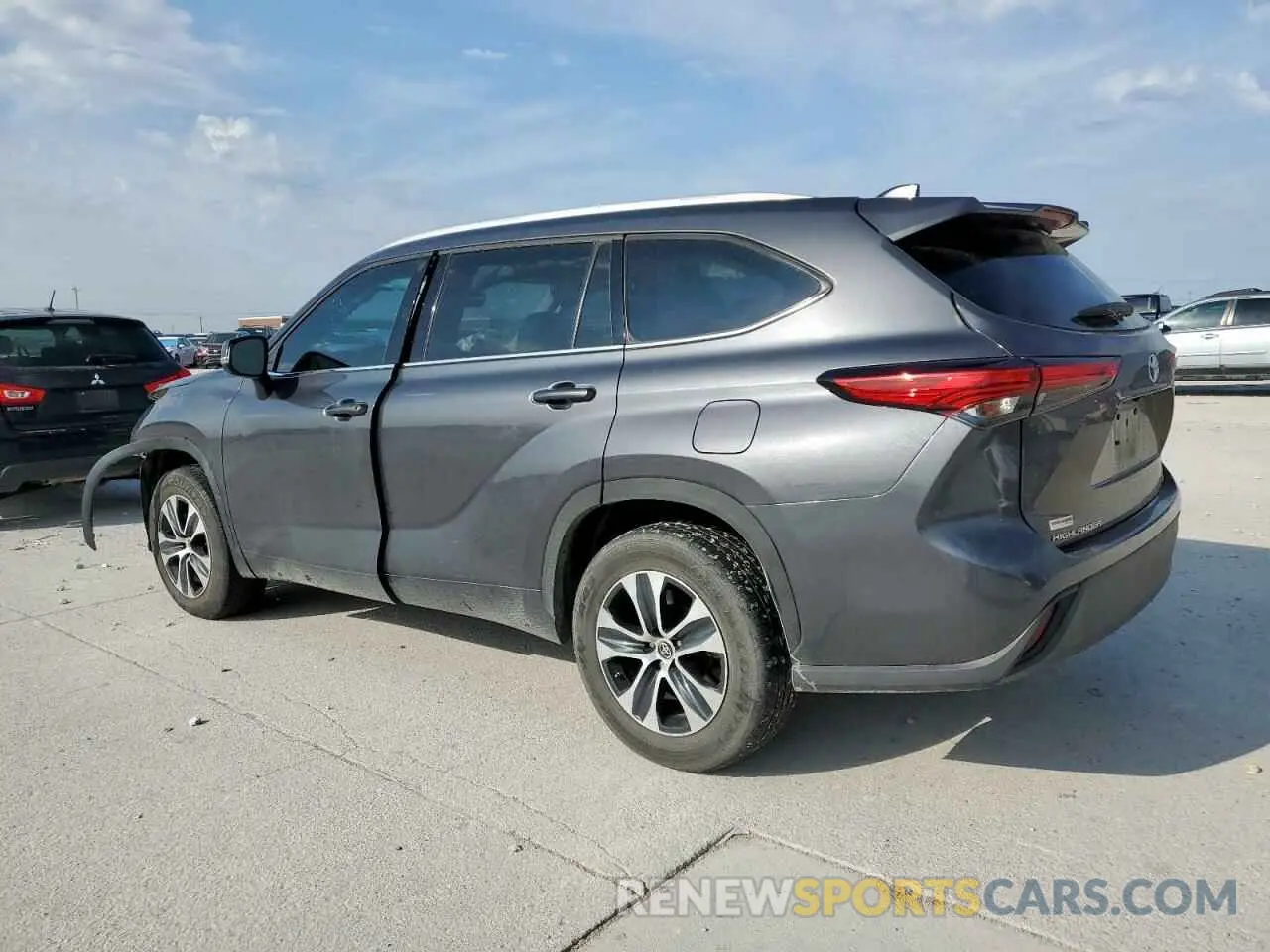 2 Photograph of a damaged car 5TDGZRAH2NS538247 TOYOTA HIGHLANDER 2022