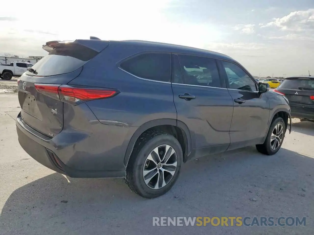 3 Photograph of a damaged car 5TDGZRAH2NS538247 TOYOTA HIGHLANDER 2022